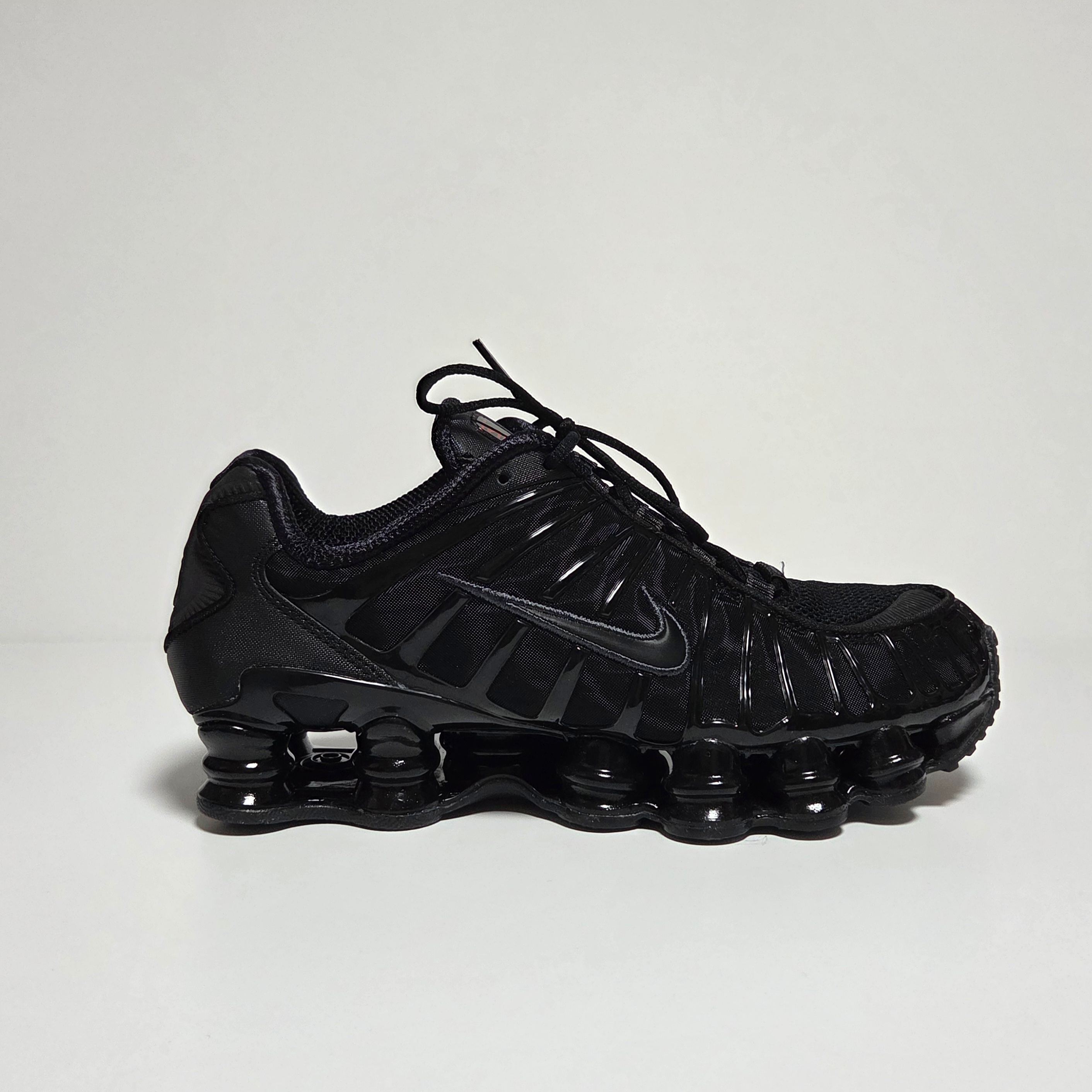Nike Shox TL Black Metallic Hematite 착용 스타일 - 2