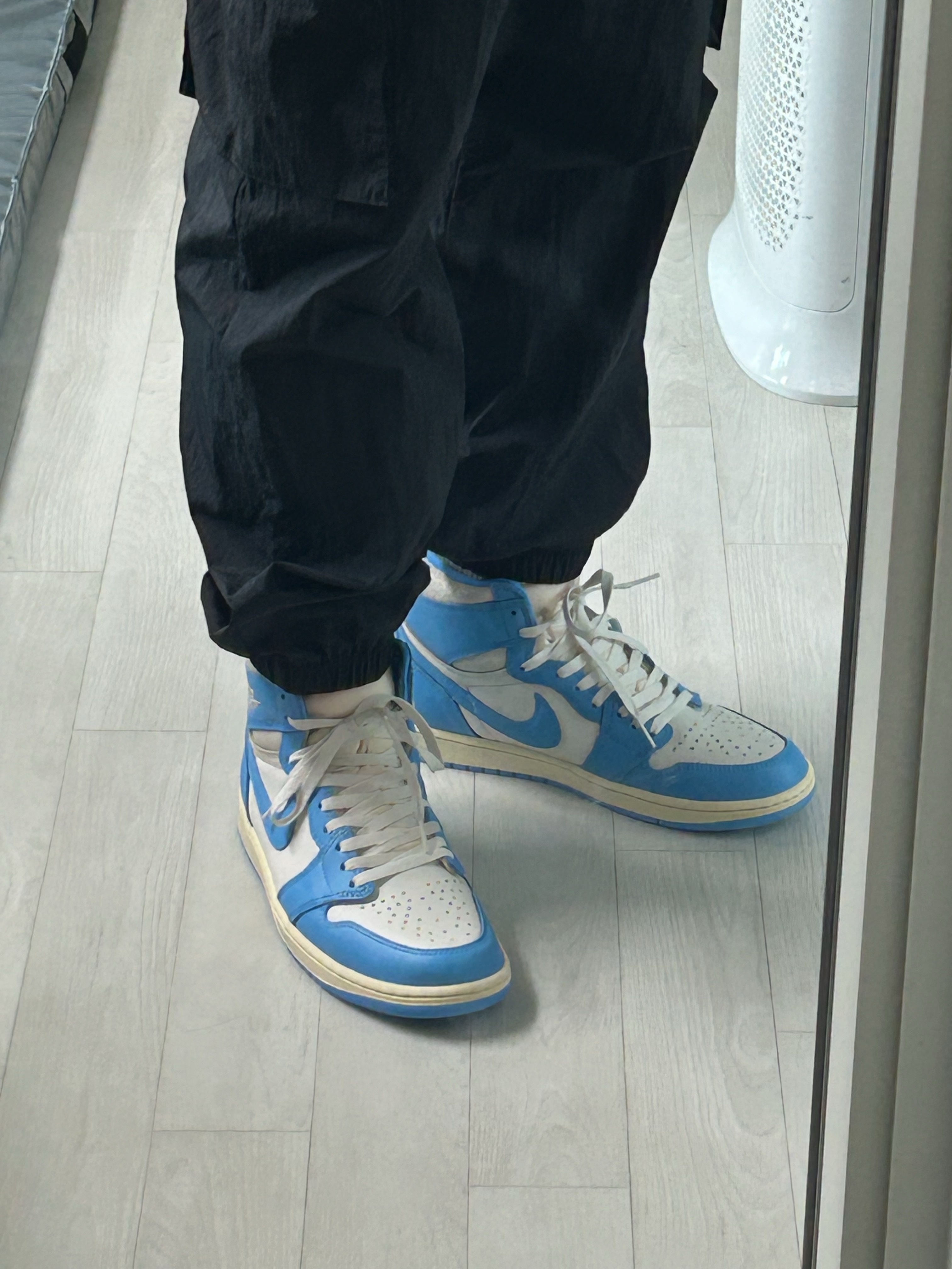Jordan 1 Retro High OG UNC Reimagined 착용 스타일 - 3
