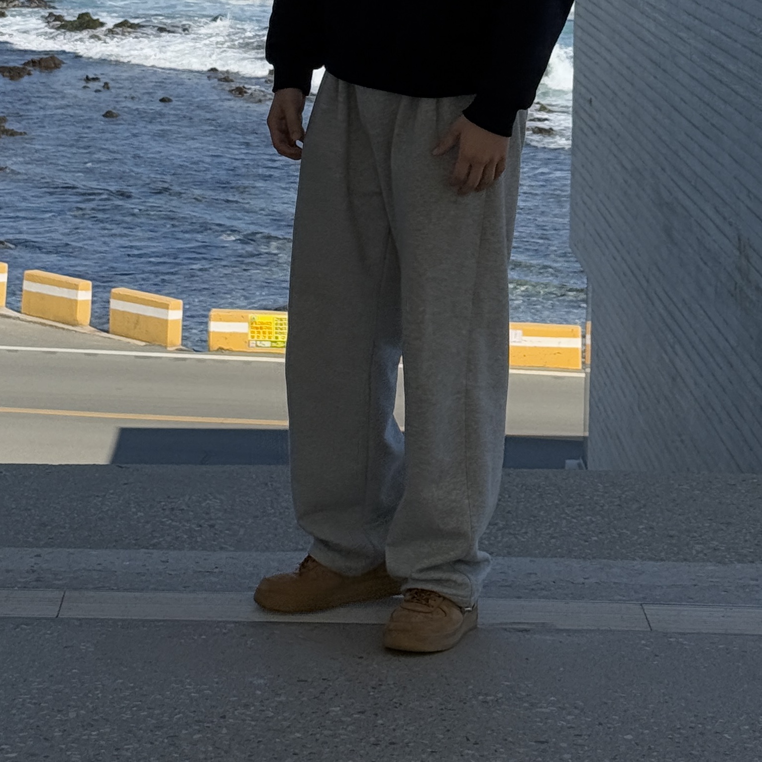 Nike Air Force 1 '07 WB Flax 착용 스타일