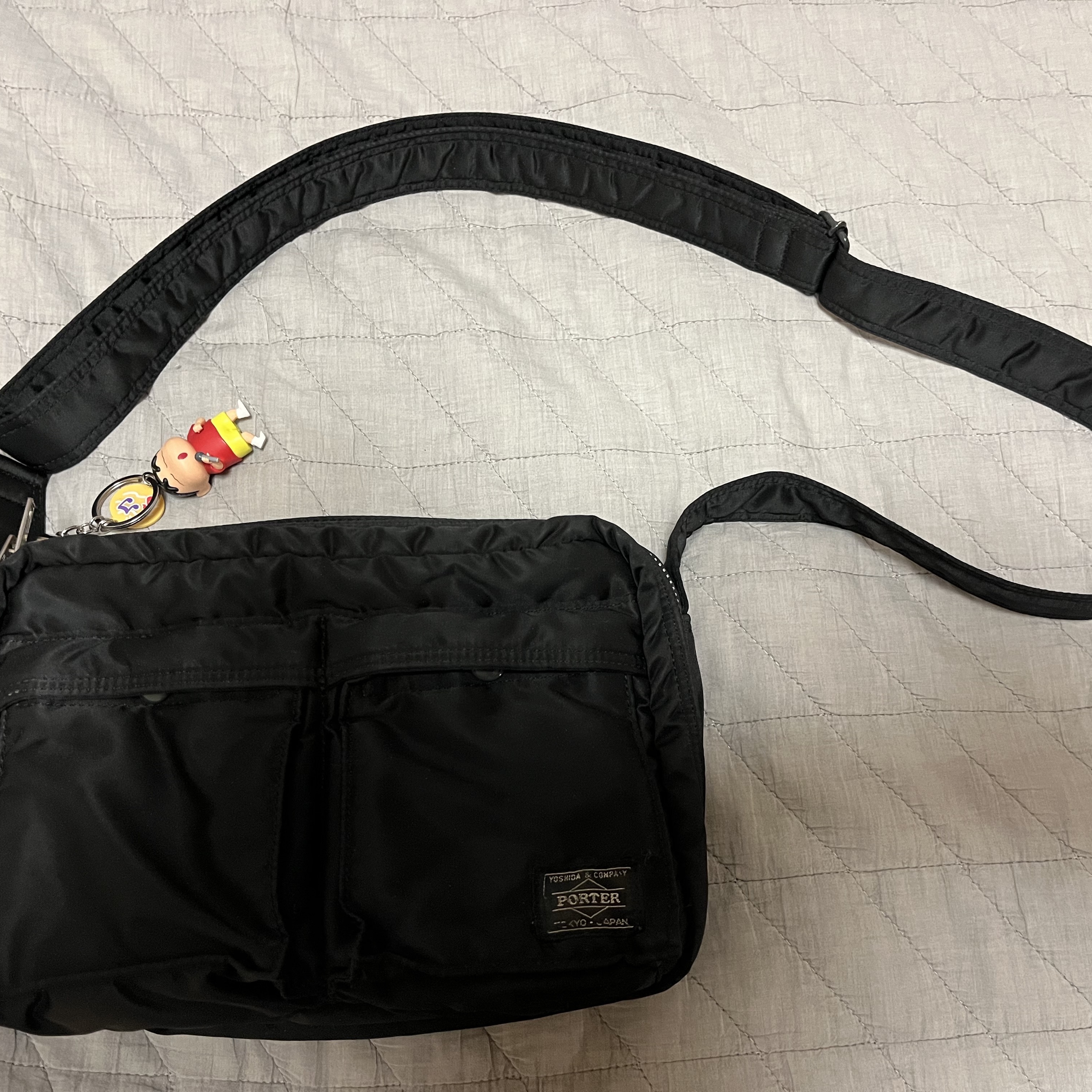Porter Tanker Shoulder Bag S Black 착용 스타일