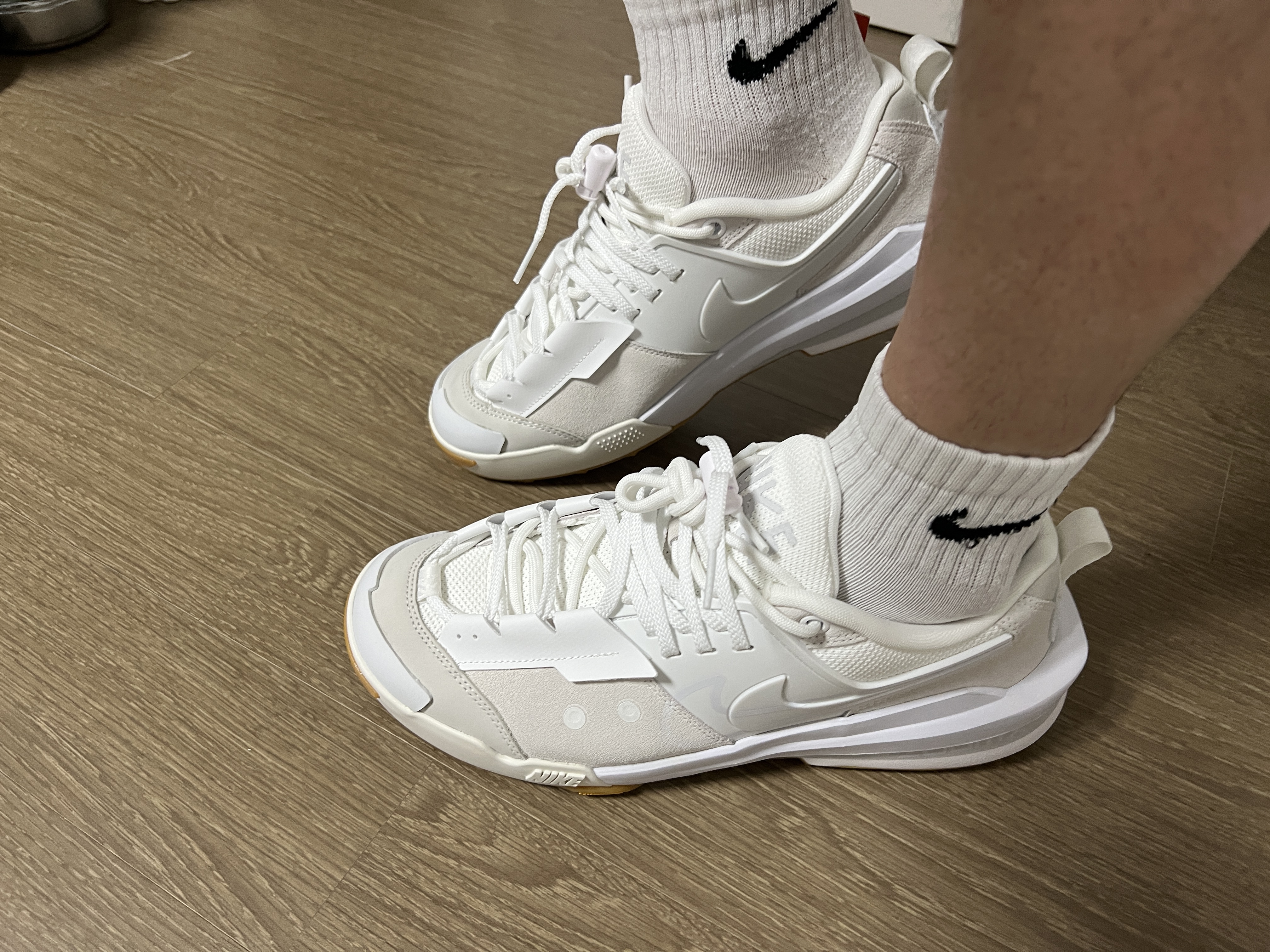 Nike x Sacai Zegamadome SP Summit White 착용 스타일 - 2