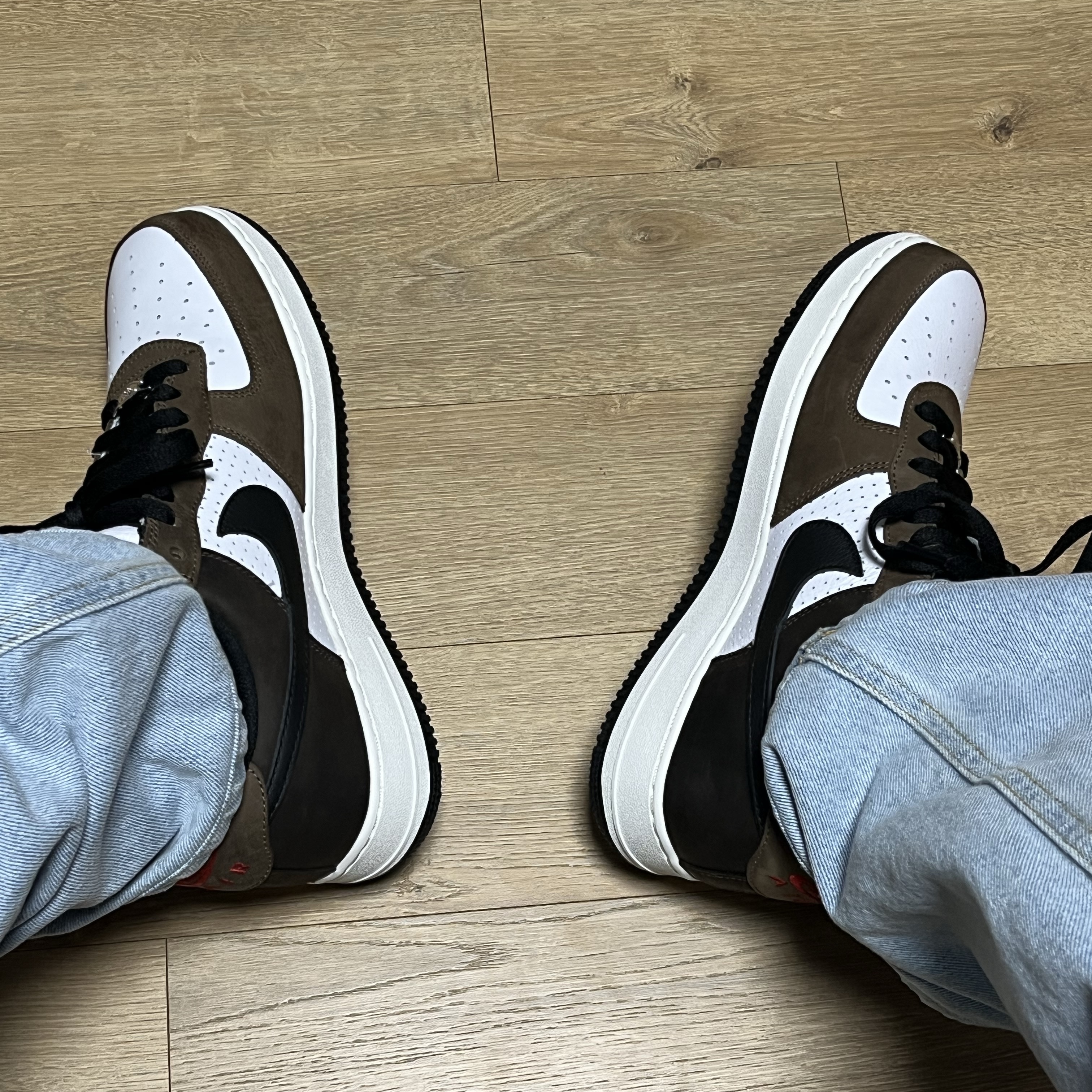 Nike Air Force 1 Low Retro White and Baroque Brown 착용 스타일