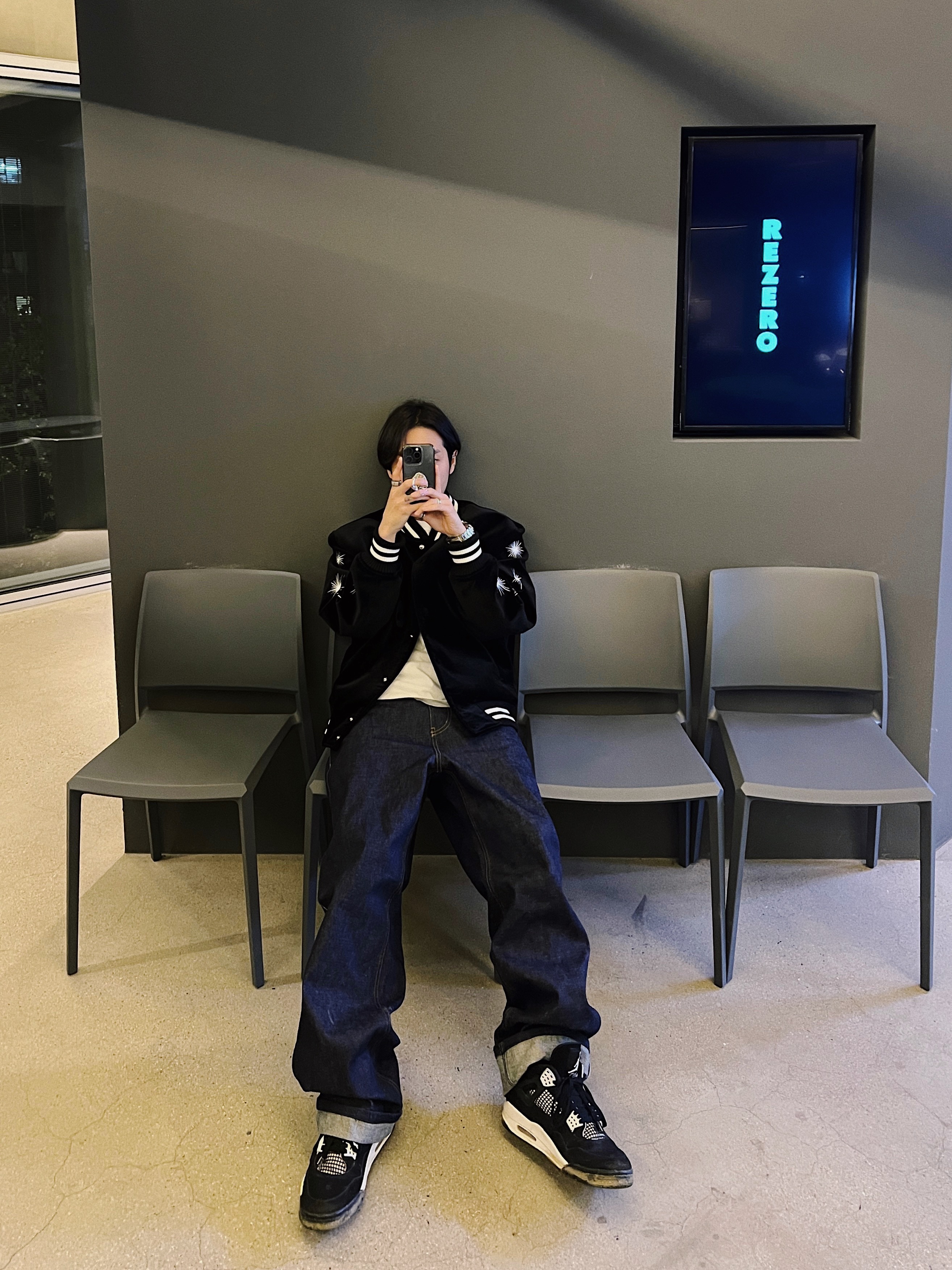 STU Embroidery Velvet Varsity Black, STU  Embroidery Velvet Denim Pants Black 착용 스타일 - 2