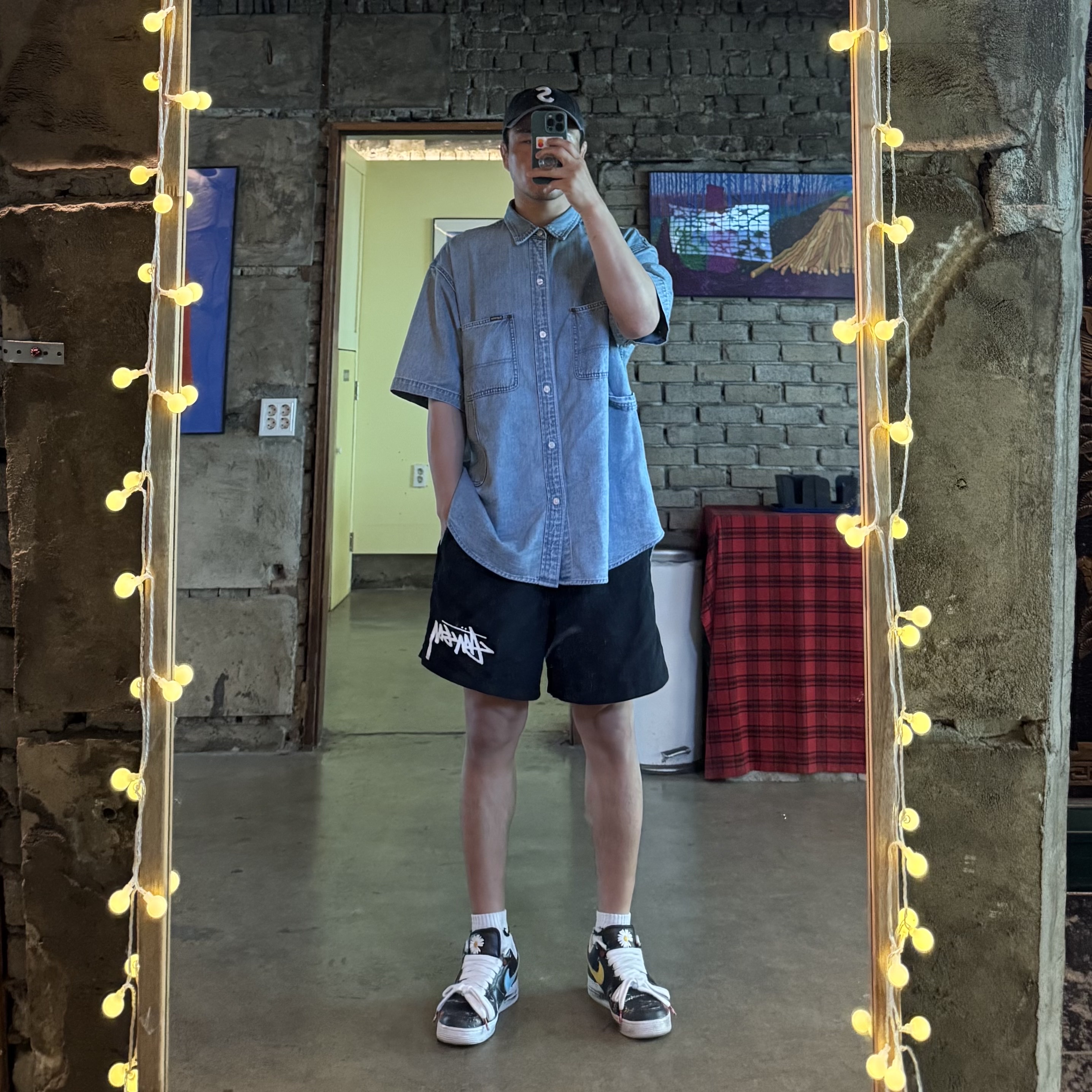 Supreme Loose Fit S/S Denim Painter Shirt Washed Blue - 24SS, Nike x Peaceminusone Air Force 1 Low Para-Noise 3.0 Black and Multicolor 착용 스타일 - 1