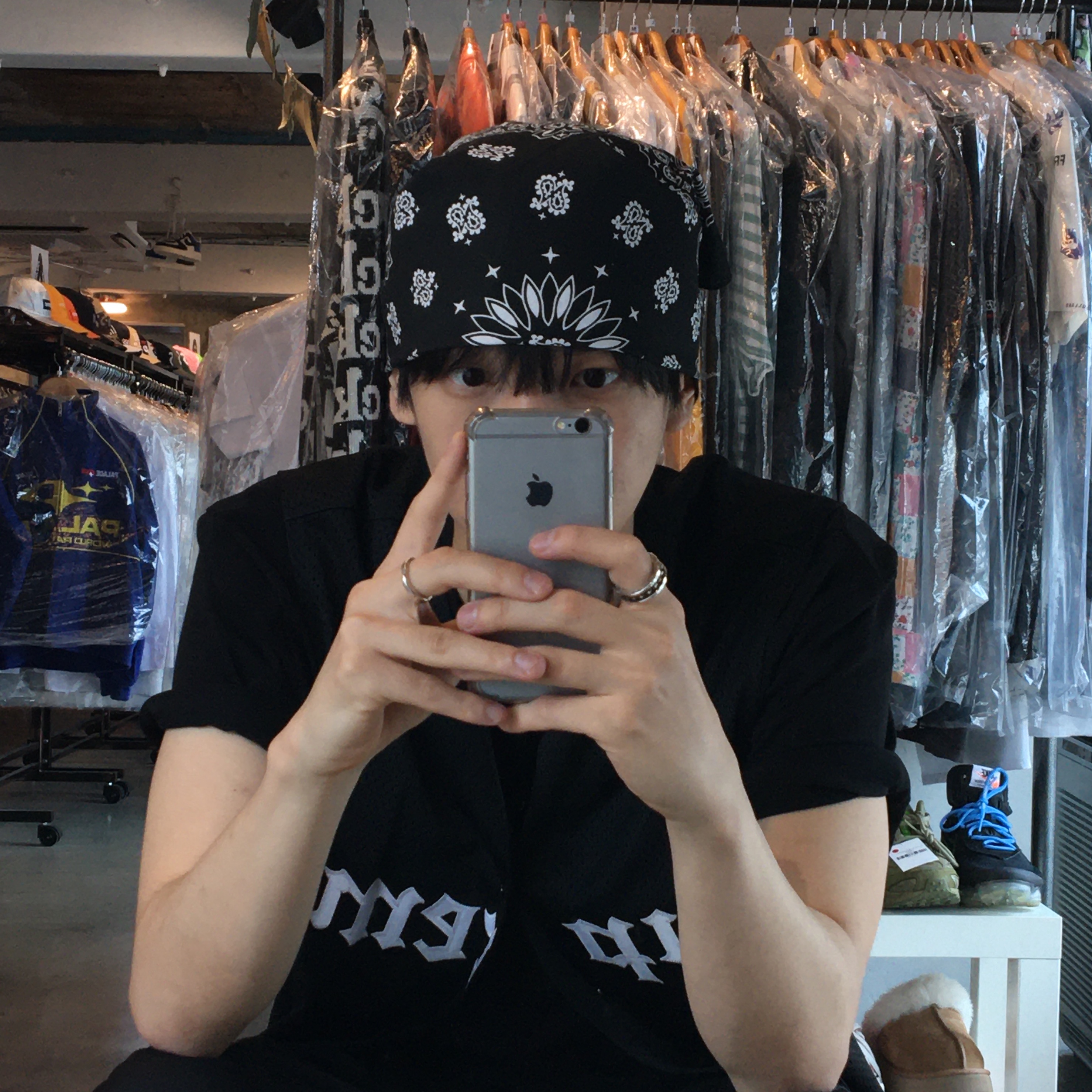 Supreme Hav-A-Hank Bandanas Multicolor (Set of 3) - 24SS 착용 스타일 - 2