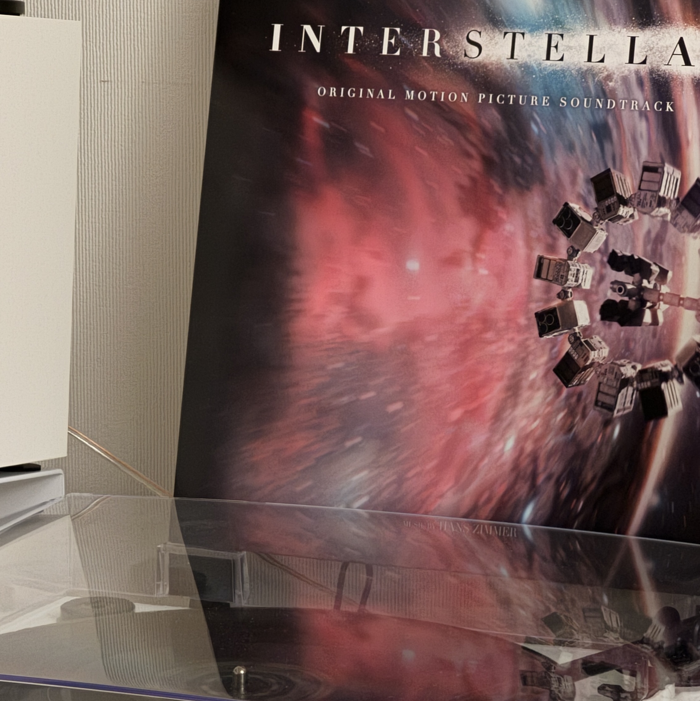 Interstellar OST by Hans Zimmer Purple (2LP), Audio-Technica AT-LP3XBT Automatic Belt-Drive Turntable (Wireless & Analog) White 착용 스타일