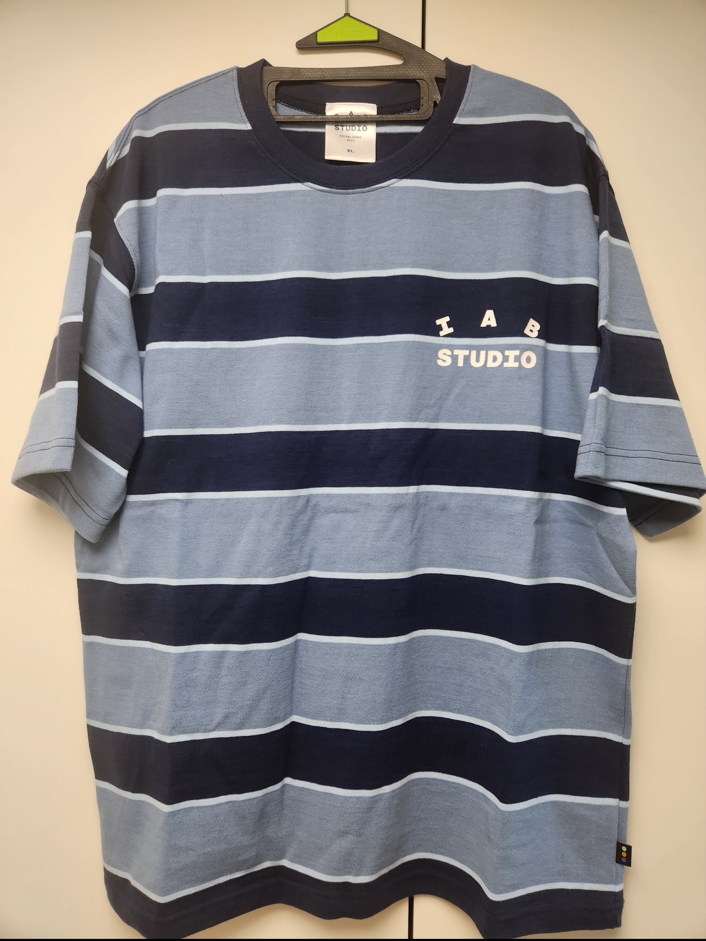 IAB Studio Striped T-Shirt Blue White 착용 스타일 - 1