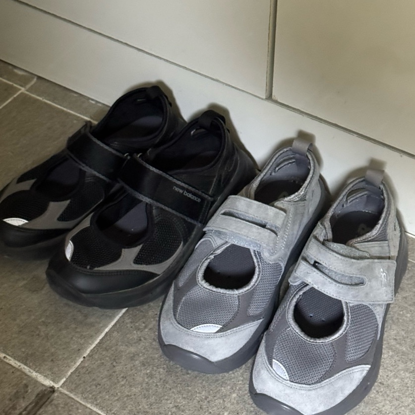 (W) New Balance Breeze SD2203 Grey, (W) New Balance Breeze SD2202 Black 착용 스타일 - 2