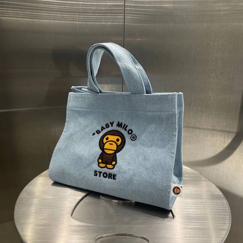 BAPE Baby Milo Denim Small Tote Bag Light Indigo 착용 스타일 - 2