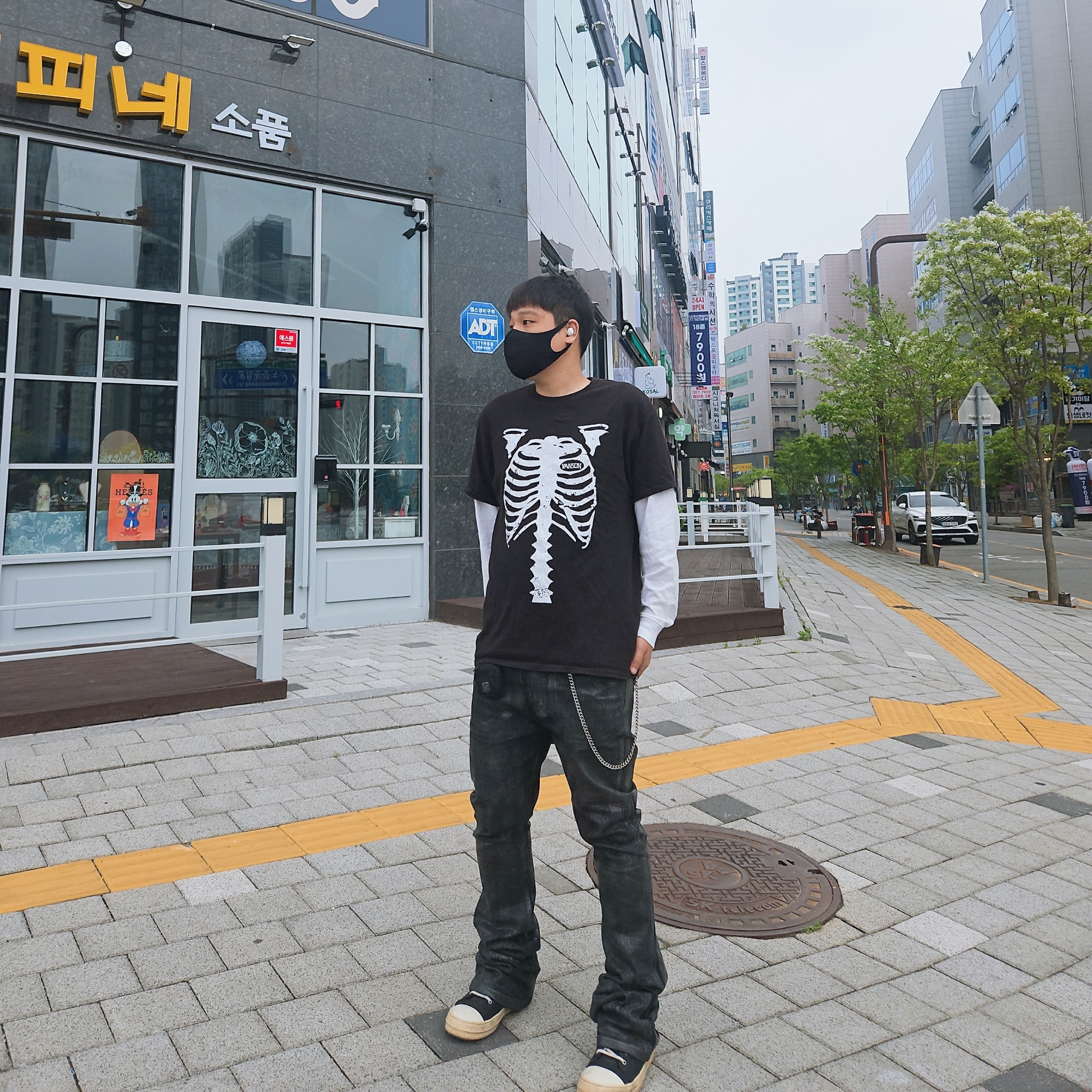 Rick Owens Ramones Leather Low Sneakers Black Milk 착용 스타일 - 1