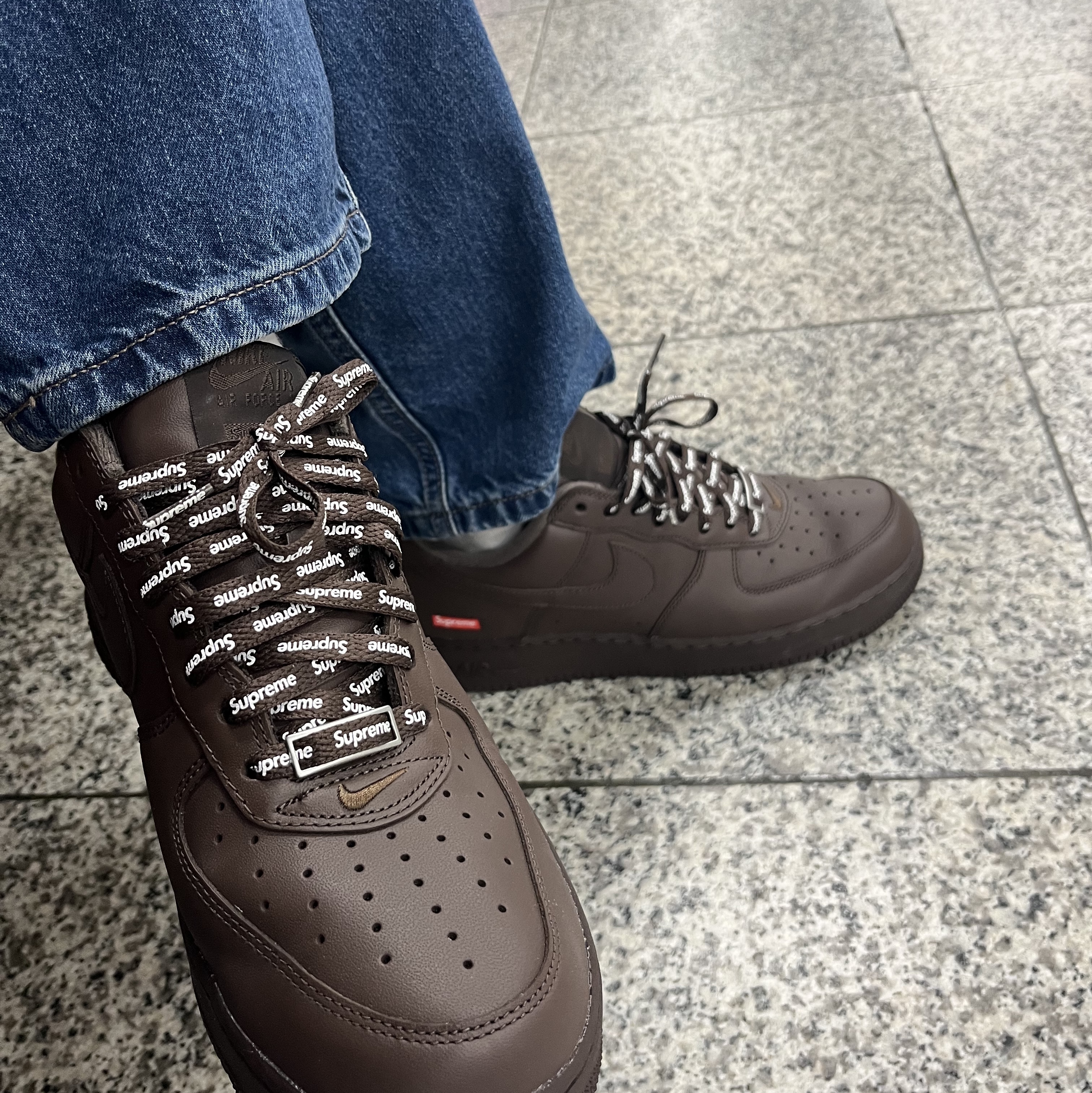Nike x Supreme Air Force 1 Low Baroque Brown 착용 스타일