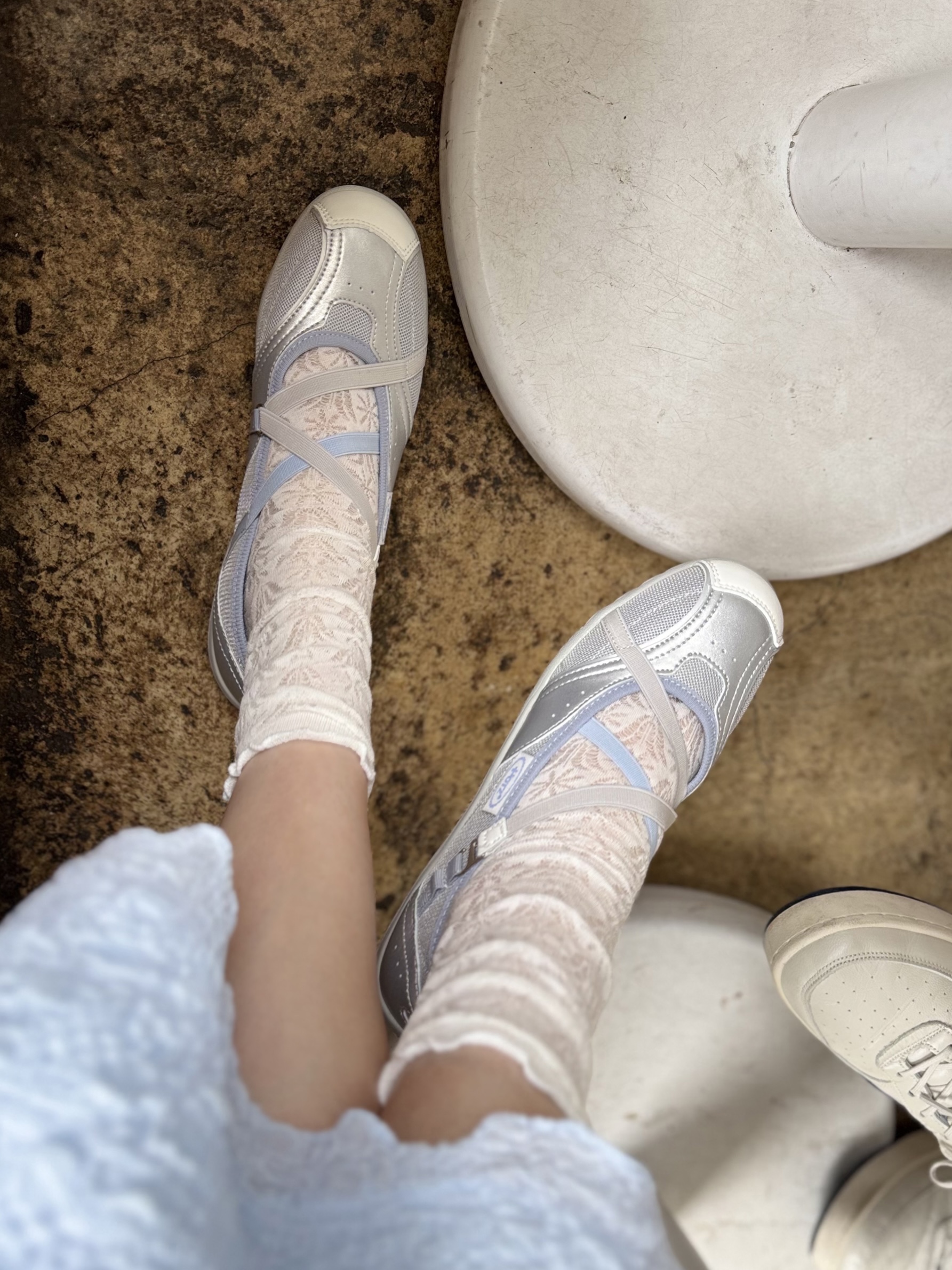 Margarin Fingers X OTZ Romary Banding Shoes Sky Blue, Monamhee M.N.H Friends Bebe Keyring 착용 스타일 - 5