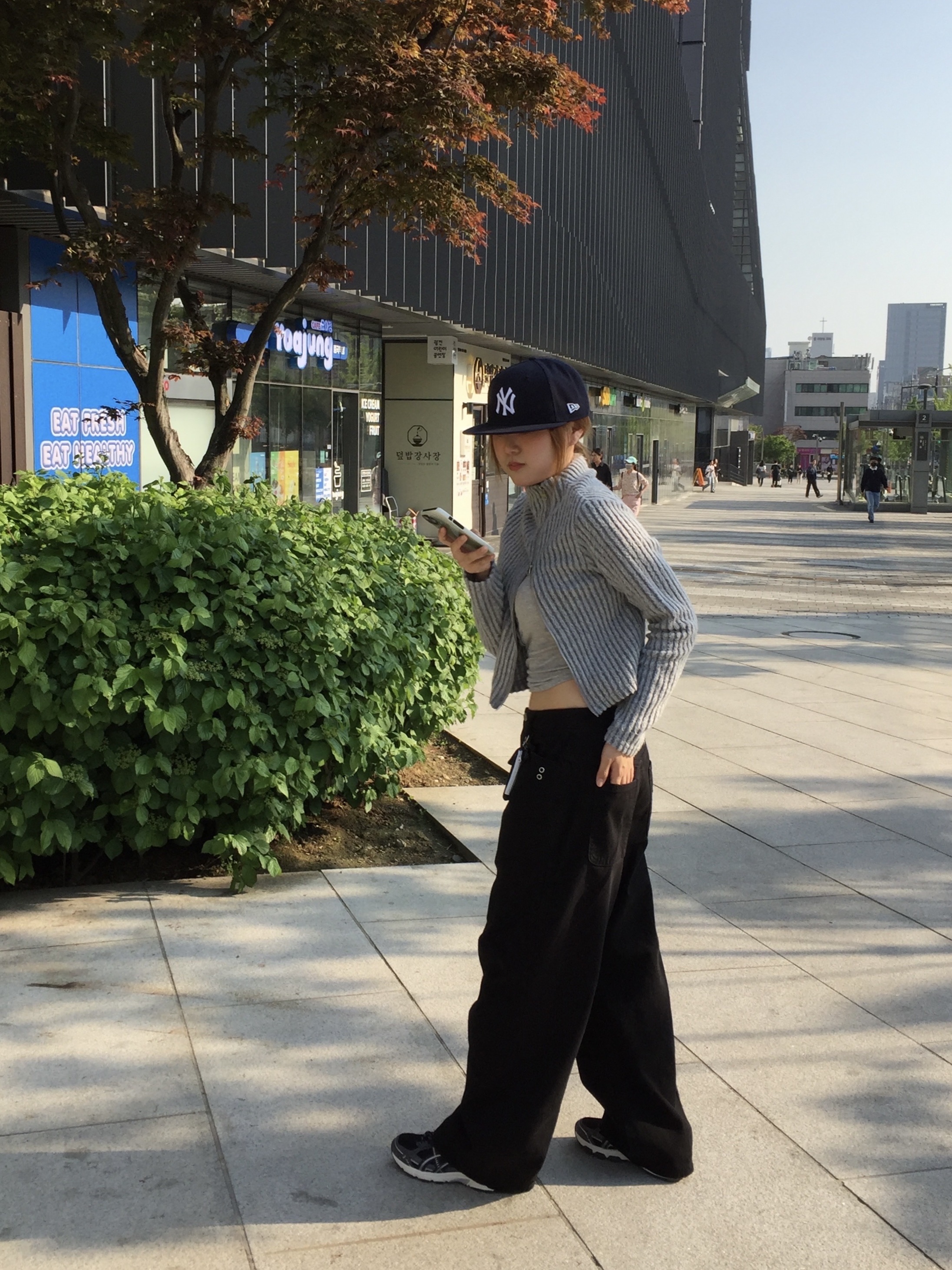 Asics Gel-Nunobiki Black Obsidian Grey, New Era 59Fifty MLB Authentic New York Yankees Game Navy 착용 스타일 - 1