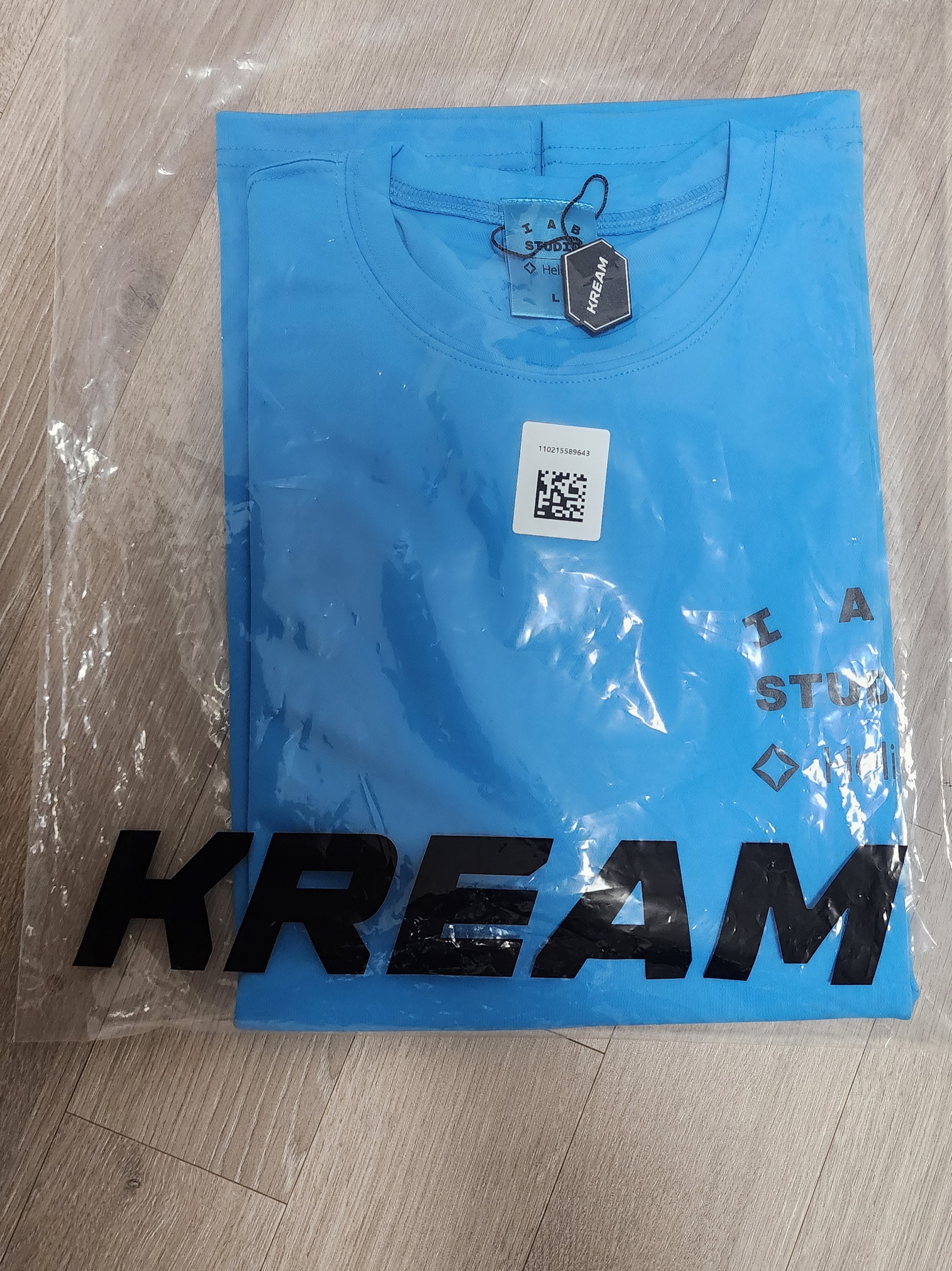 IAB Studio x Helinox T-Shirt Cyan Blue 착용 스타일