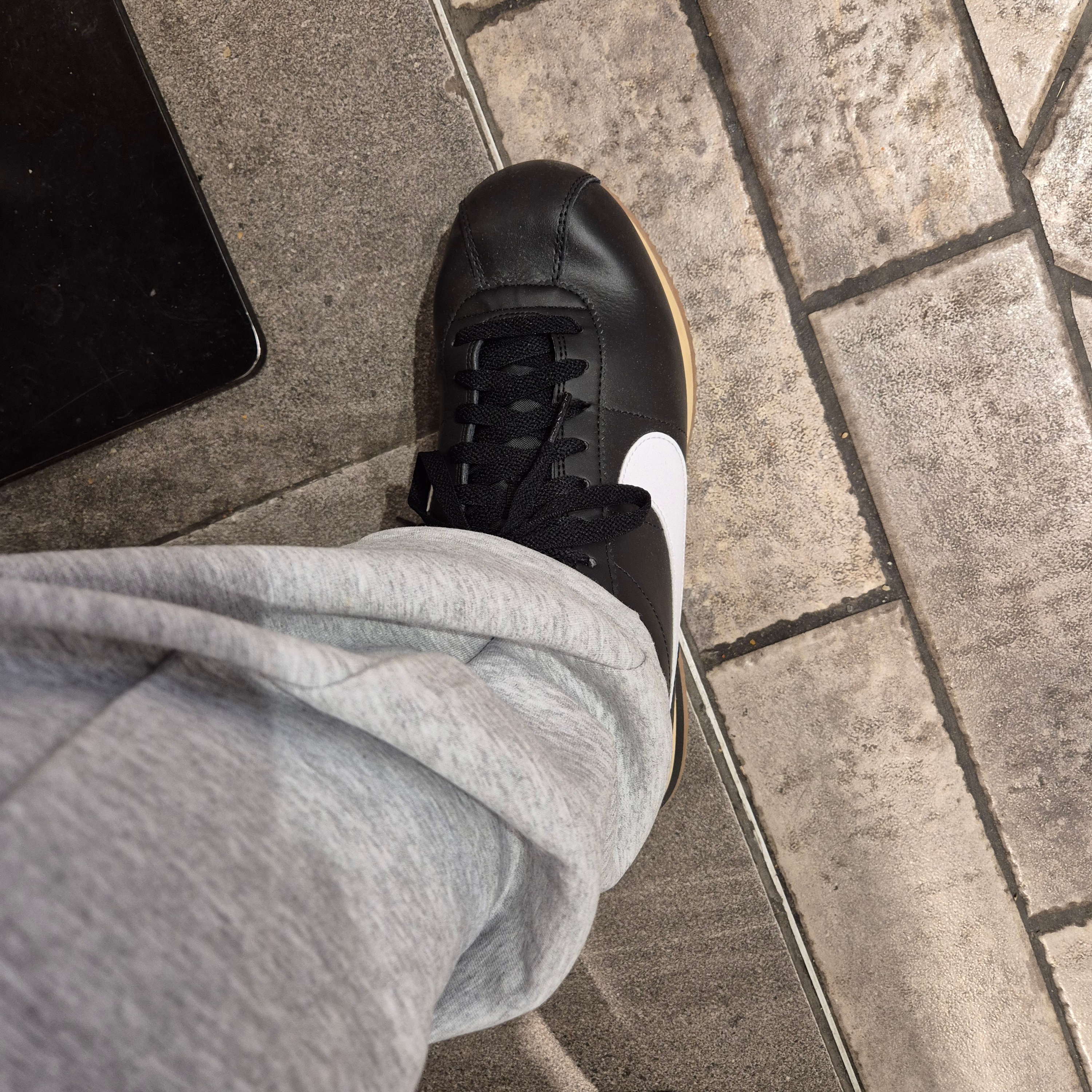 Nike Cortez Leather Black Gum Medium Brown 착용 스타일