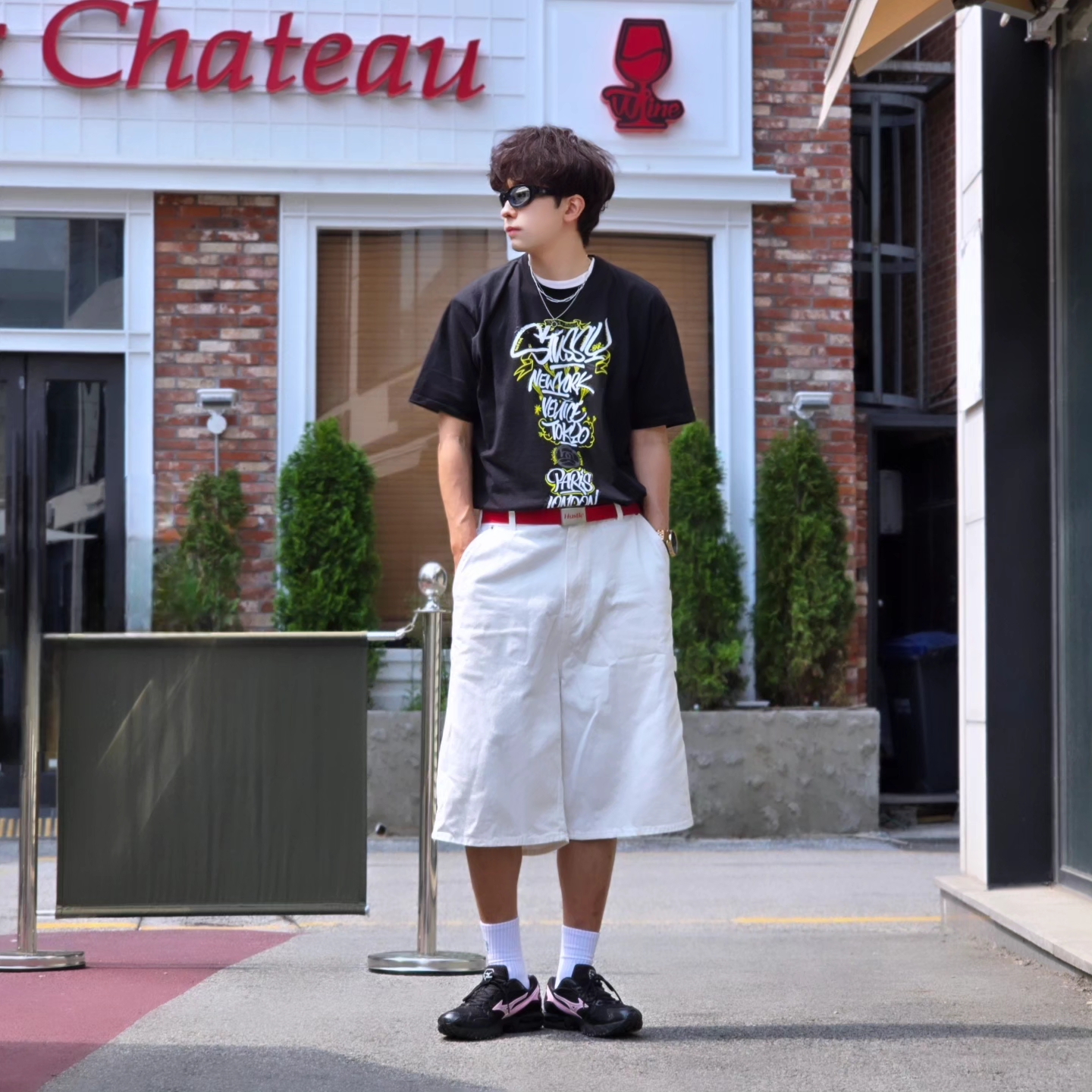 Stussy x Born X Raised Handstyles T-Shirt Black, True Religion Hustle Webbing Belt Red 착용 스타일 - 2
