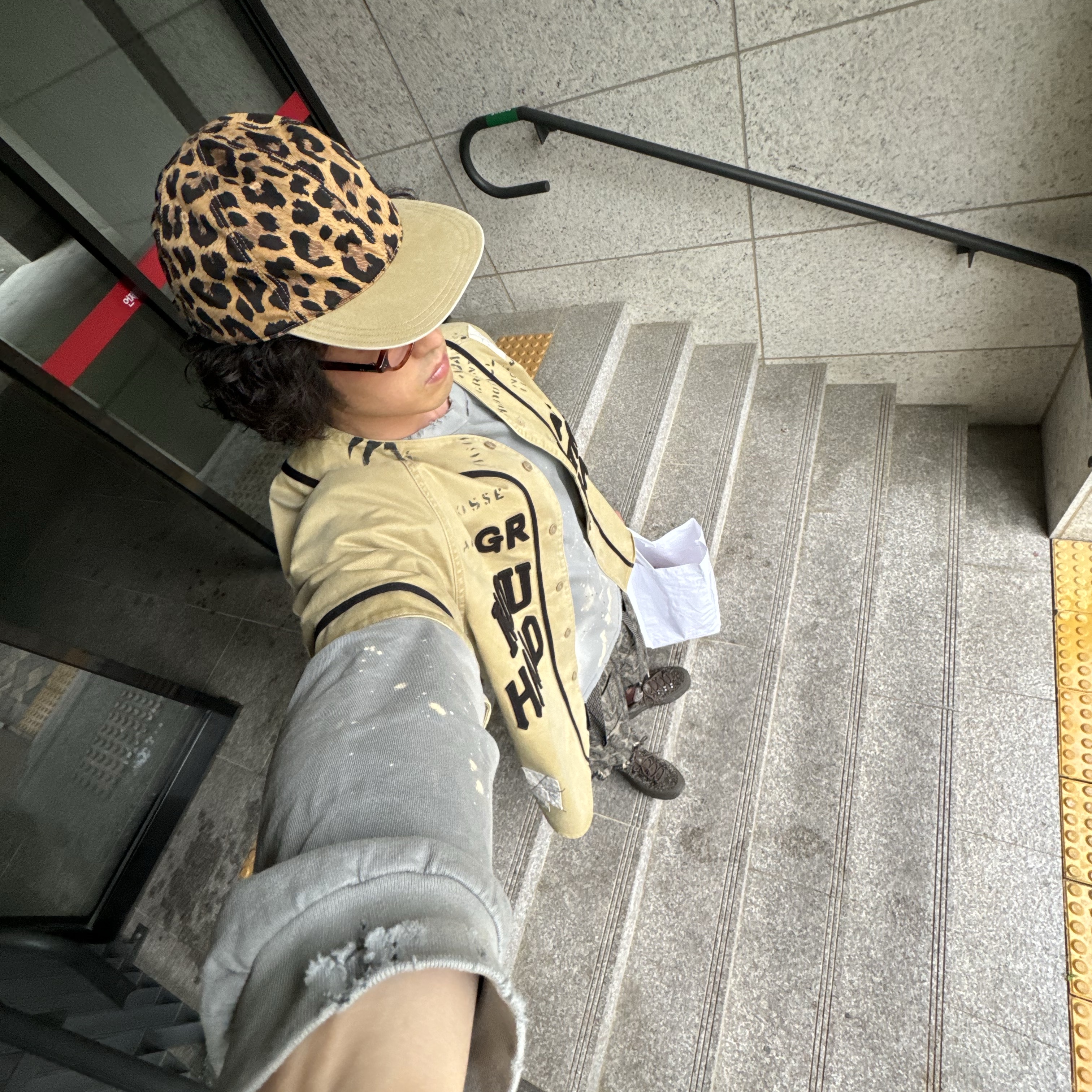 Kapital 12 oz. Magpie Denim W Knee Easy Shorts Black Beige, Kapital 144 Furoshiki Patchwork Socks Green 착용 스타일 - 3