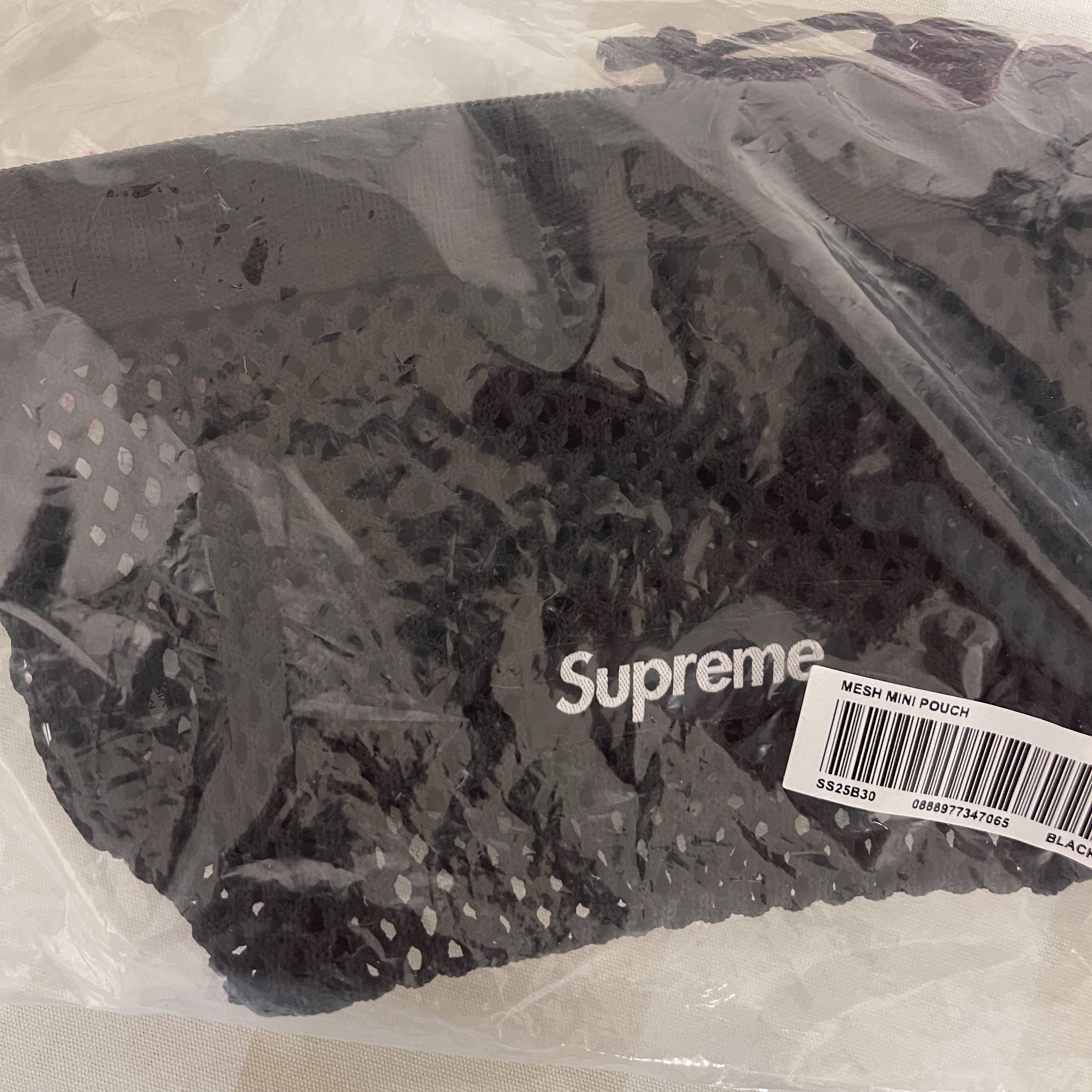 Supreme Mesh Mini Pouch Black - 25SS 착용 스타일