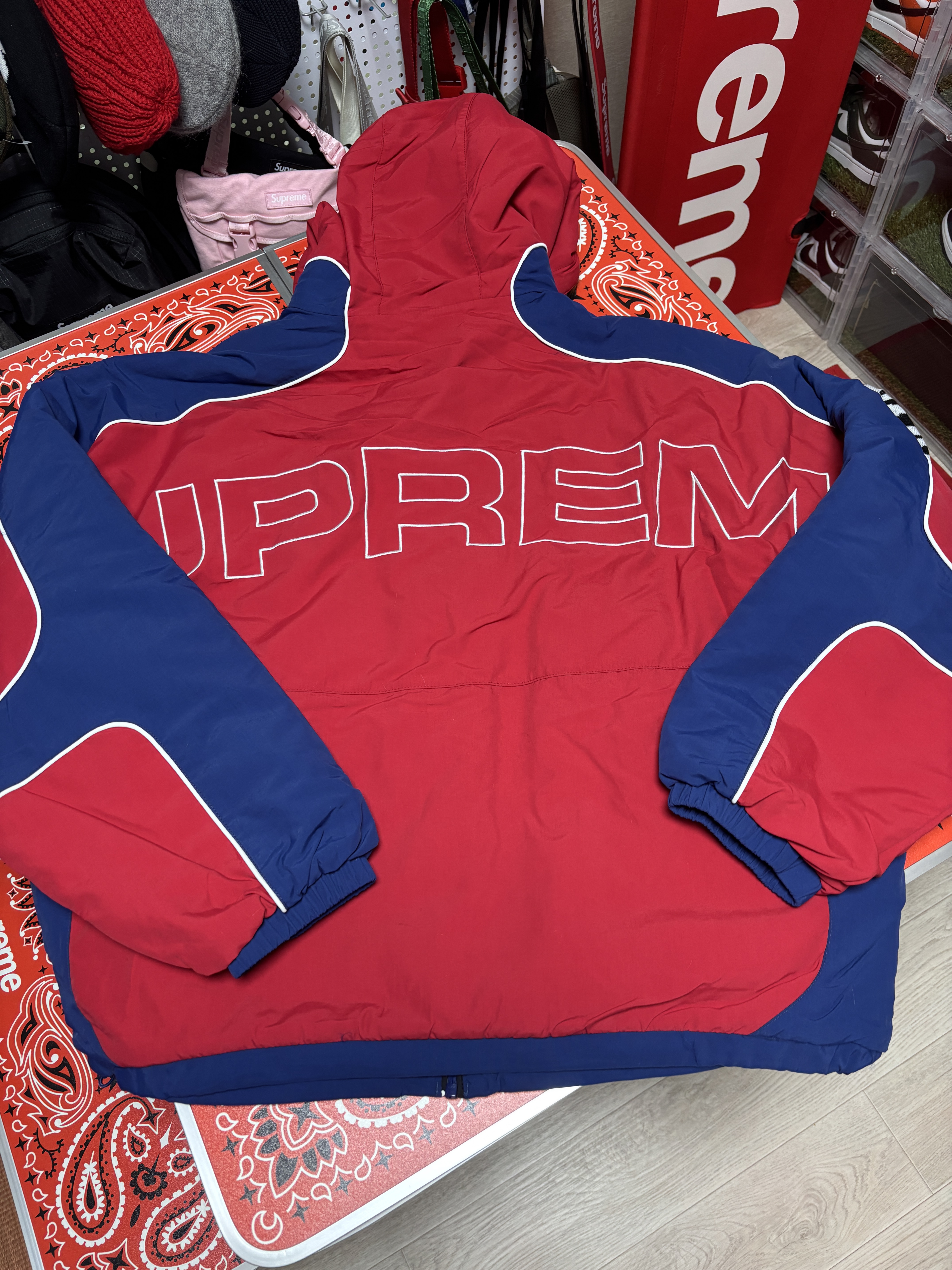 Supreme Faux Fur Reversible Hooded Track Jacket Red - 25SS, Supreme Washed Chino Twill Camp Cap Leopard - 23FW 착용 스타일 - 3