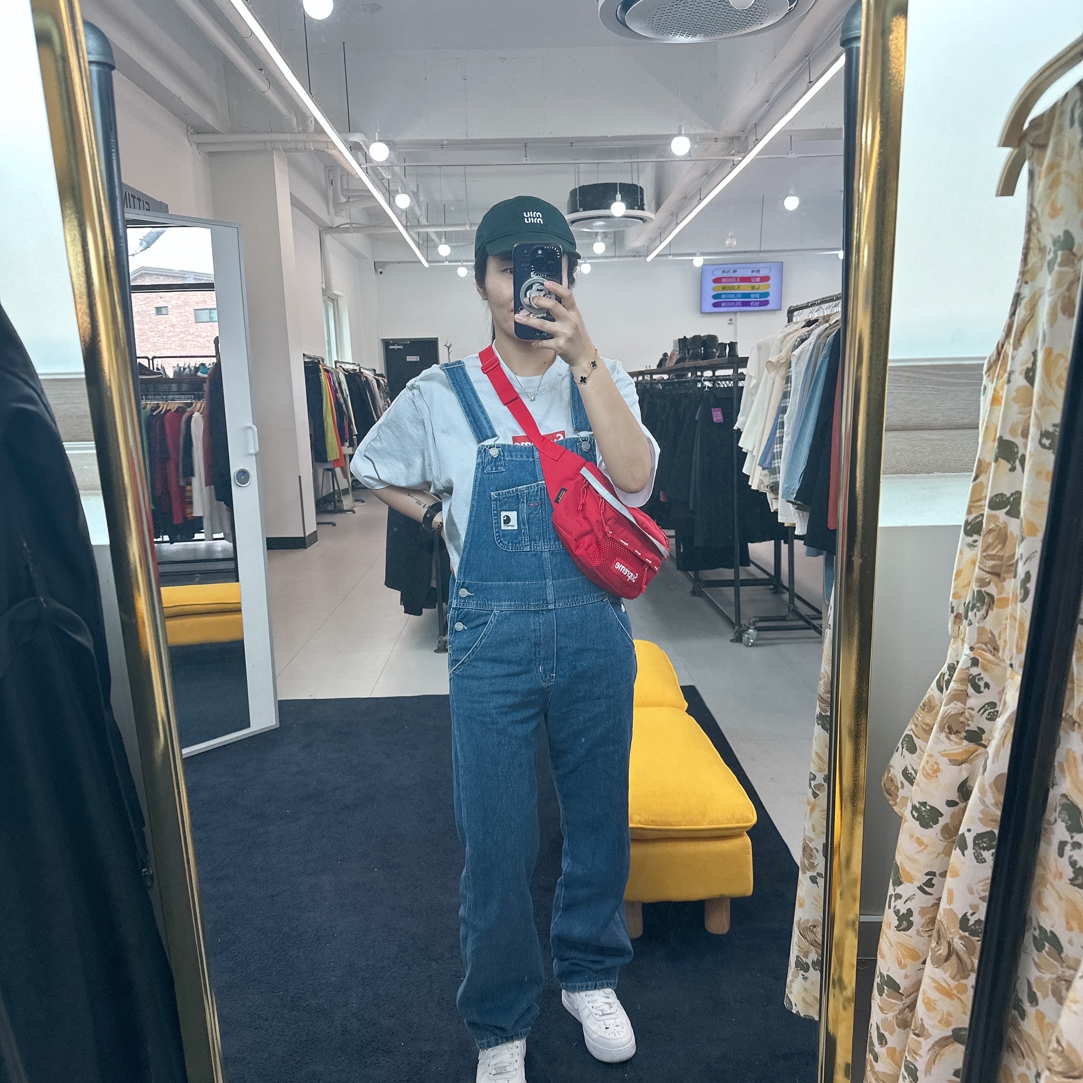 Supreme Waist Bag Red - 24FW, (W) Carhartt WIP Blue Stone Washed Bib Overall Straight Blue Stone Washed 착용 스타일 - 1