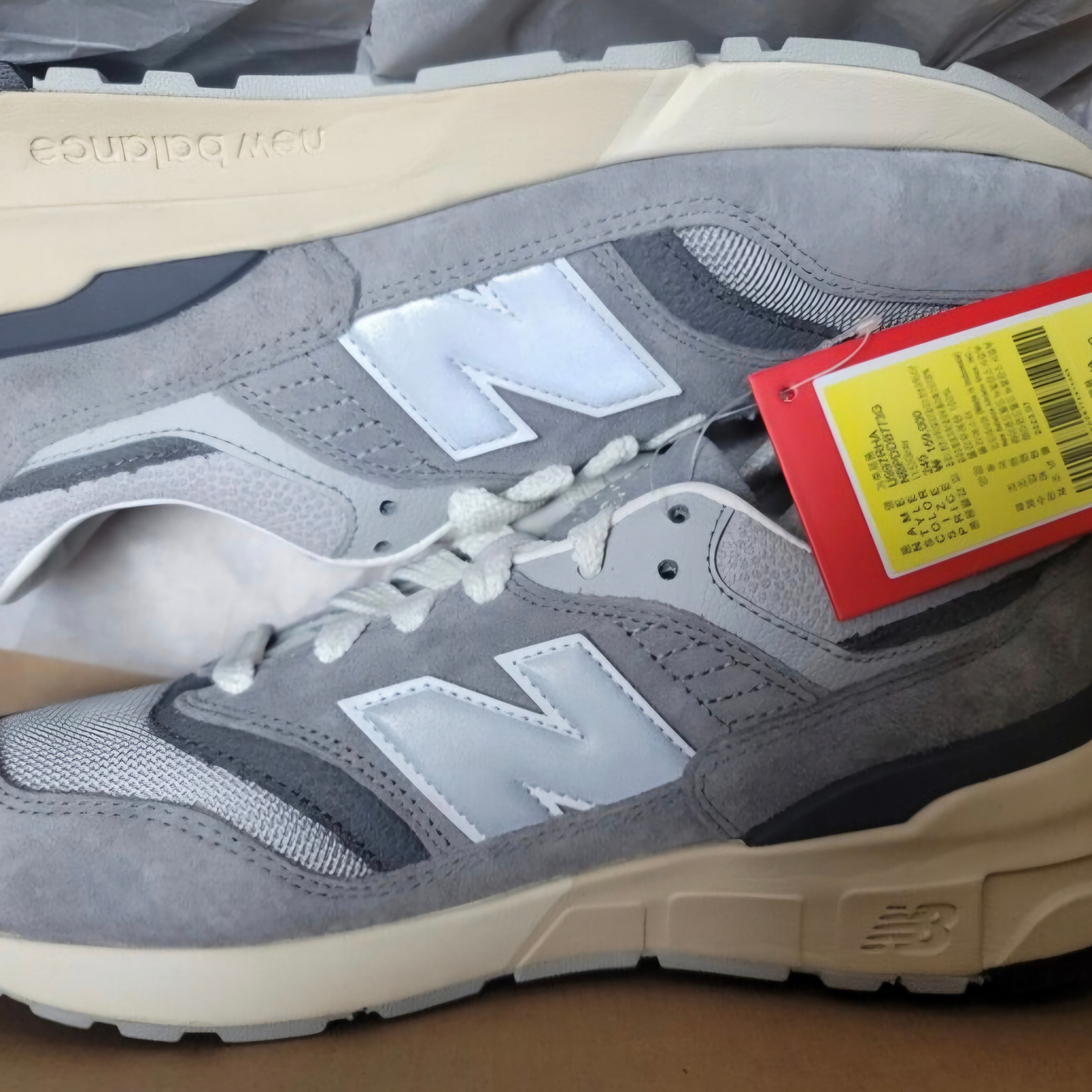 New Balance 997R Shadow Grey 착용 스타일