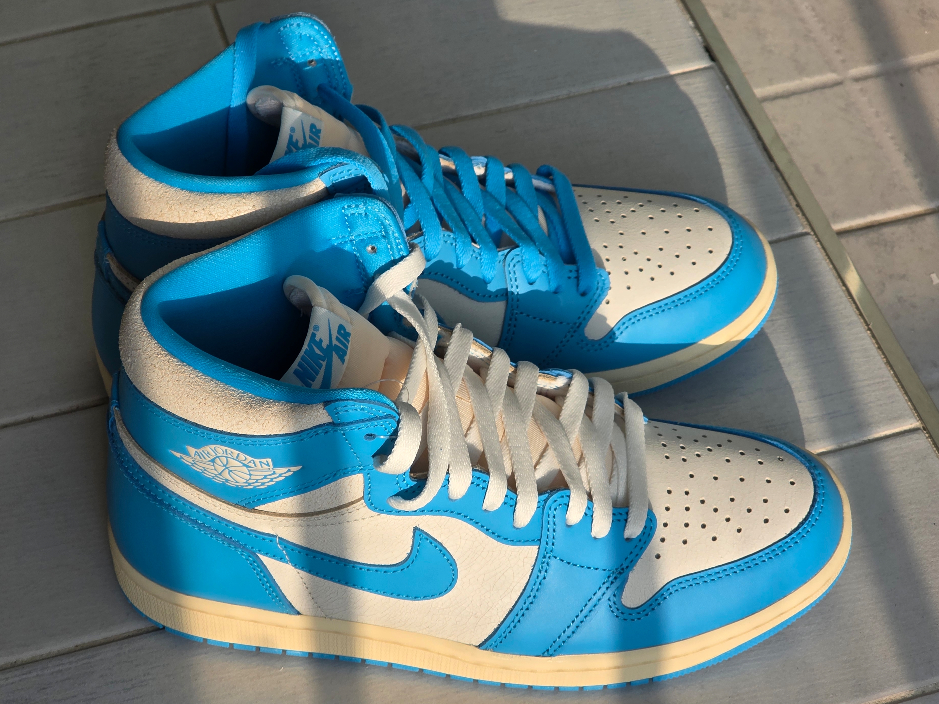 Jordan 1 Retro High OG UNC Reimagined 착용 스타일 - 3