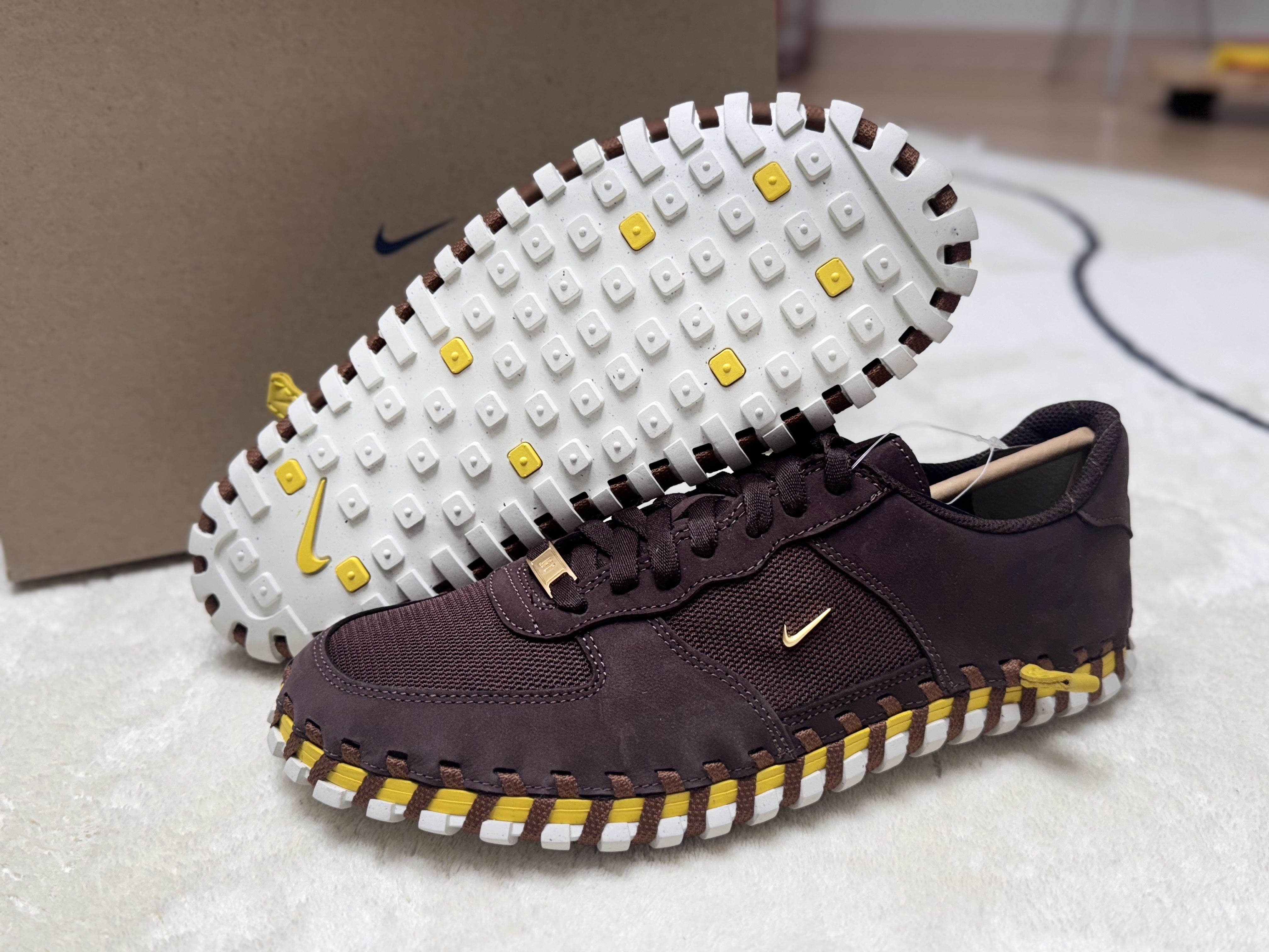 Nike x Jacquemus J Force 1 Low LX SP Earth 착용 스타일 - 3