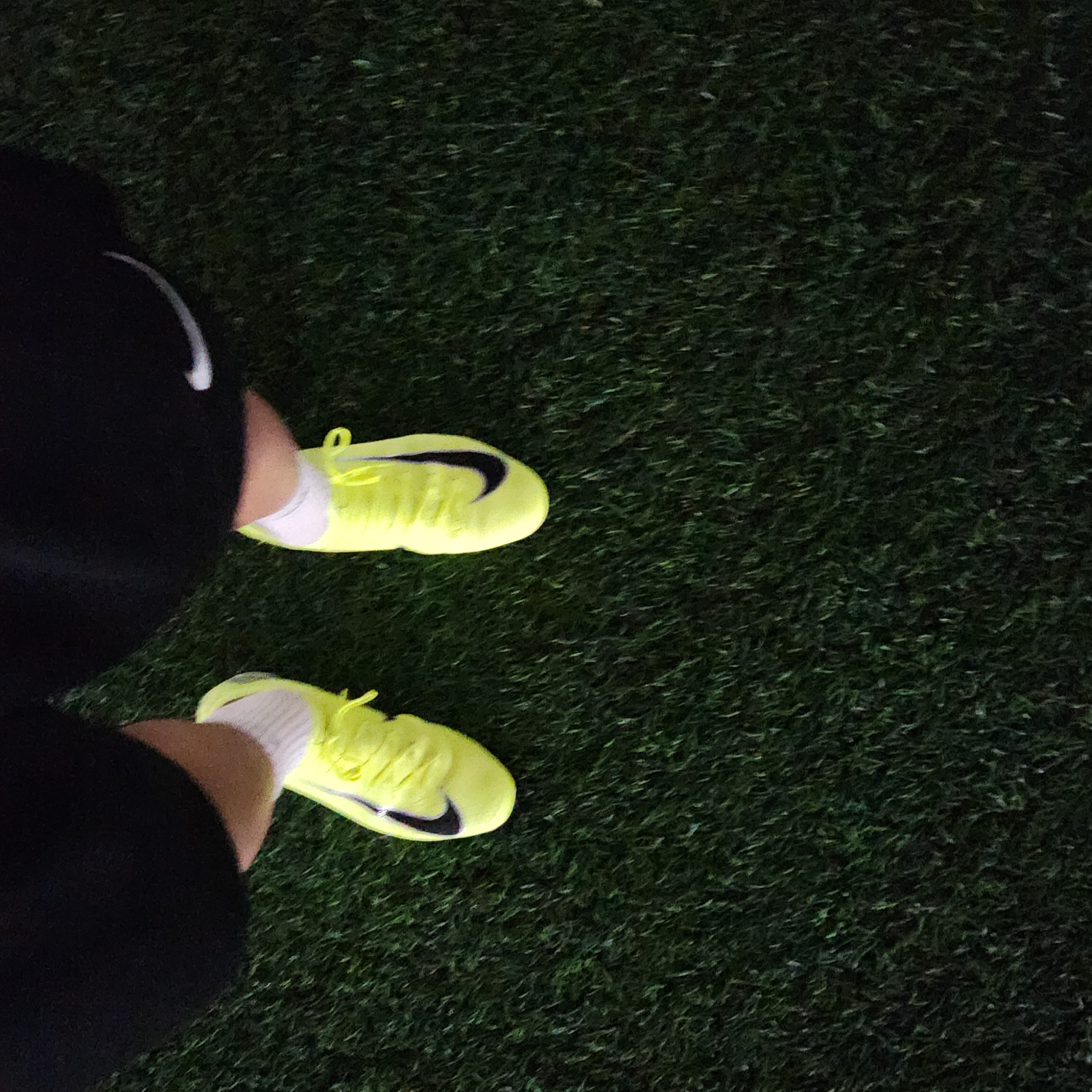 Nike Zoom Mercurial Vapor 16 Pro TF Volt Black 착용 스타일