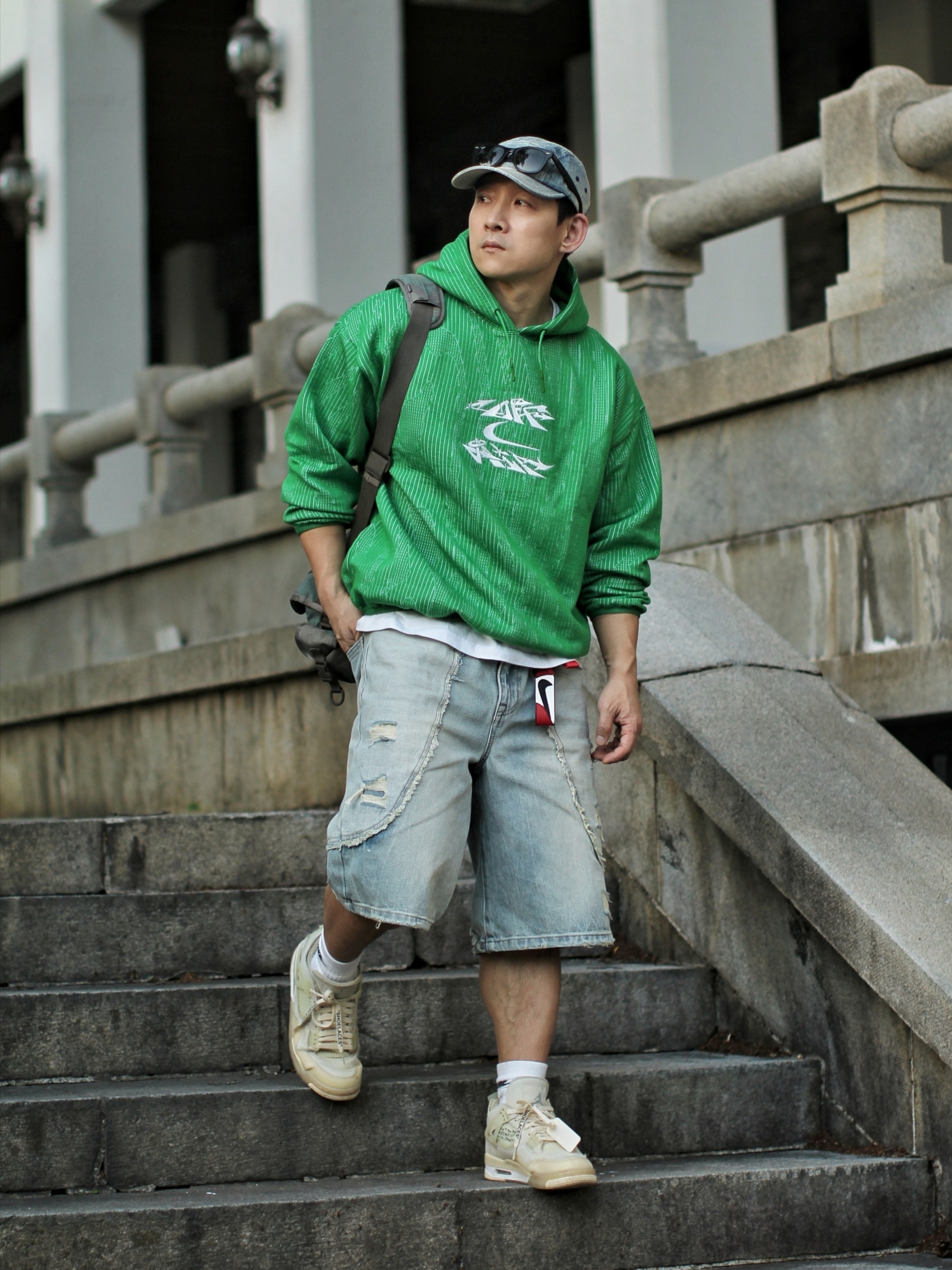 Supreme Washed Chino Twill Camp Cap Dirty Indigo - 24SS, Nike x Off-White Engineered Hoodie Kelly Green - Asia 착용 스타일 - 1
