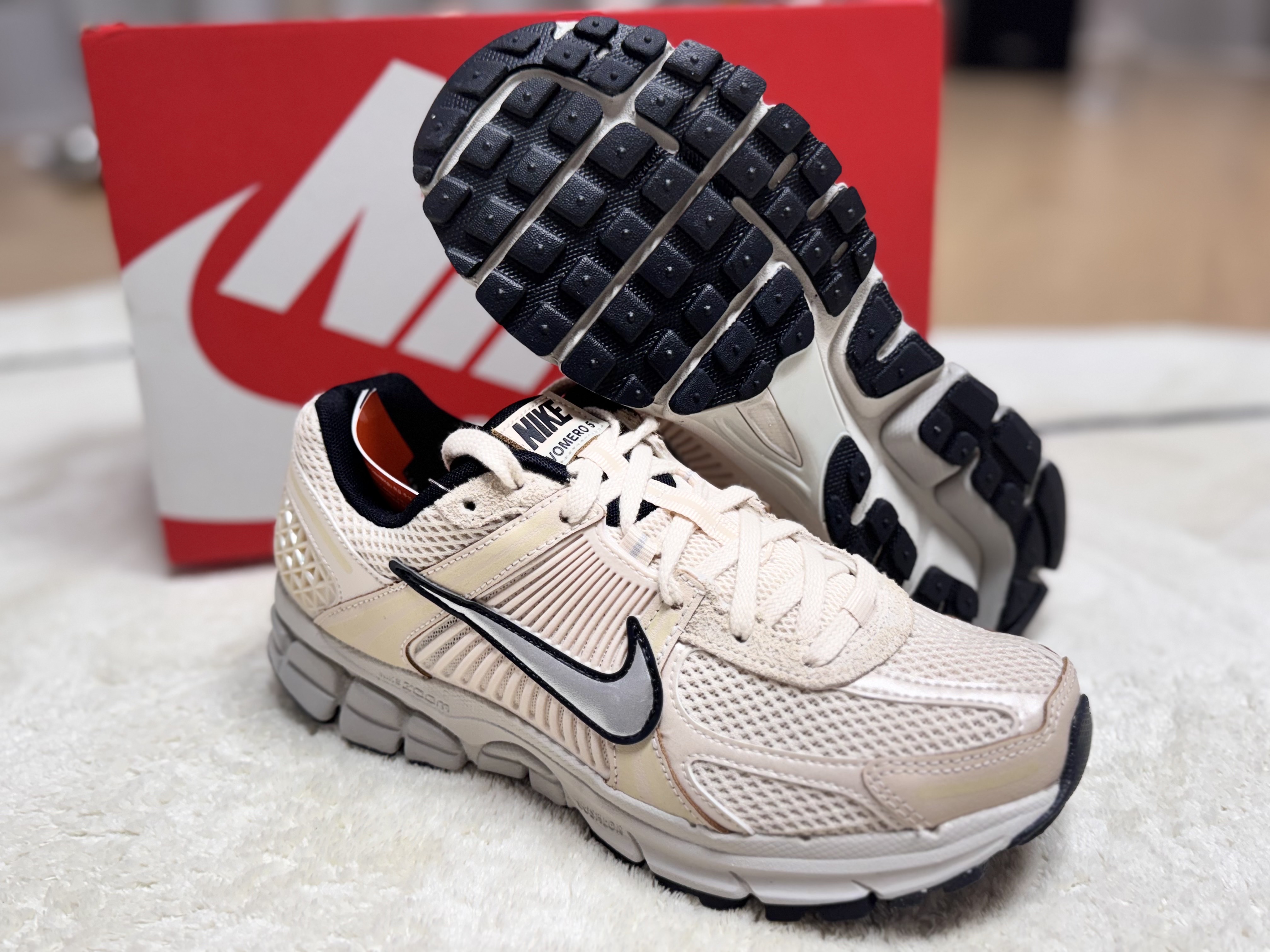 (W) Nike Zoom Vomero 5 Pearl White Chrome 착용 스타일 - 4