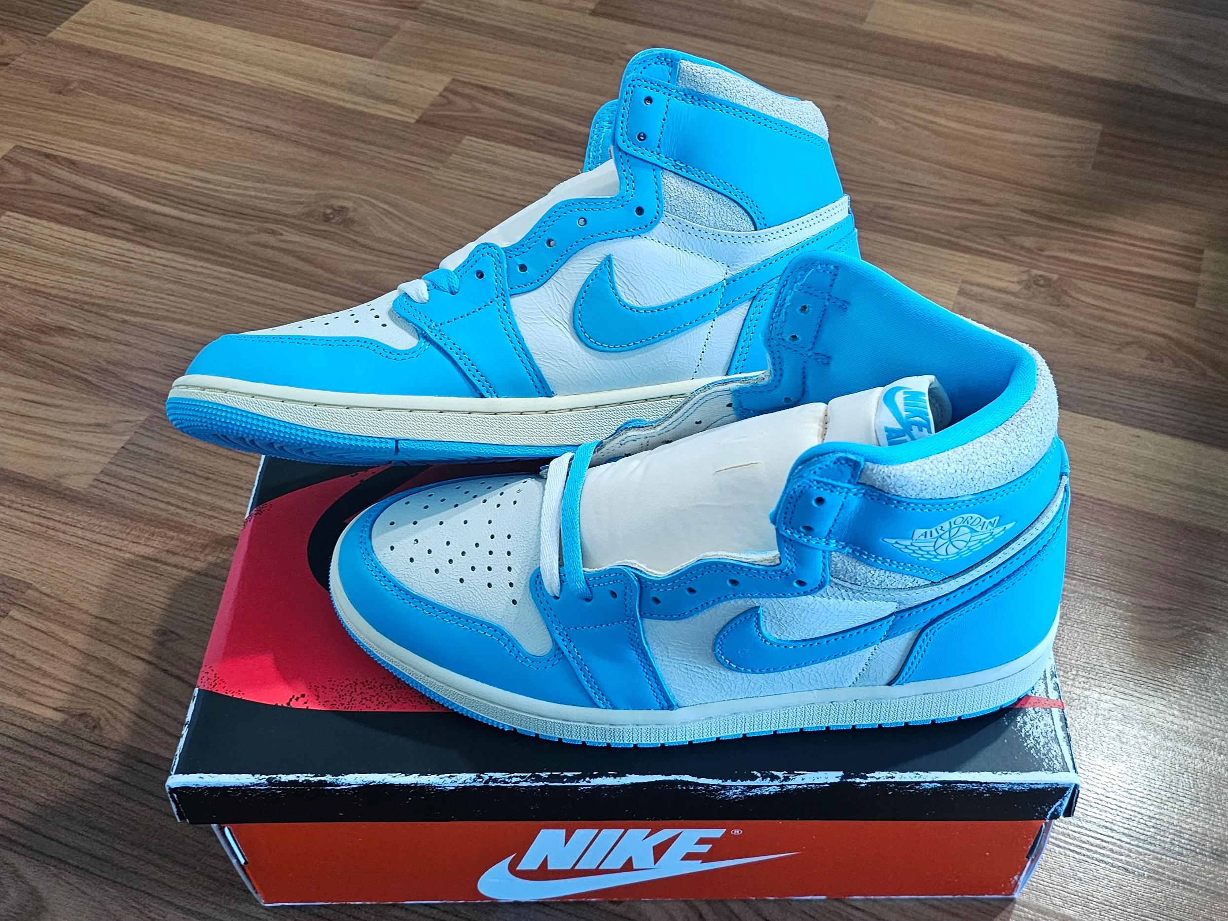 Jordan 1 Retro High OG UNC Reimagined 착용 스타일 - 3