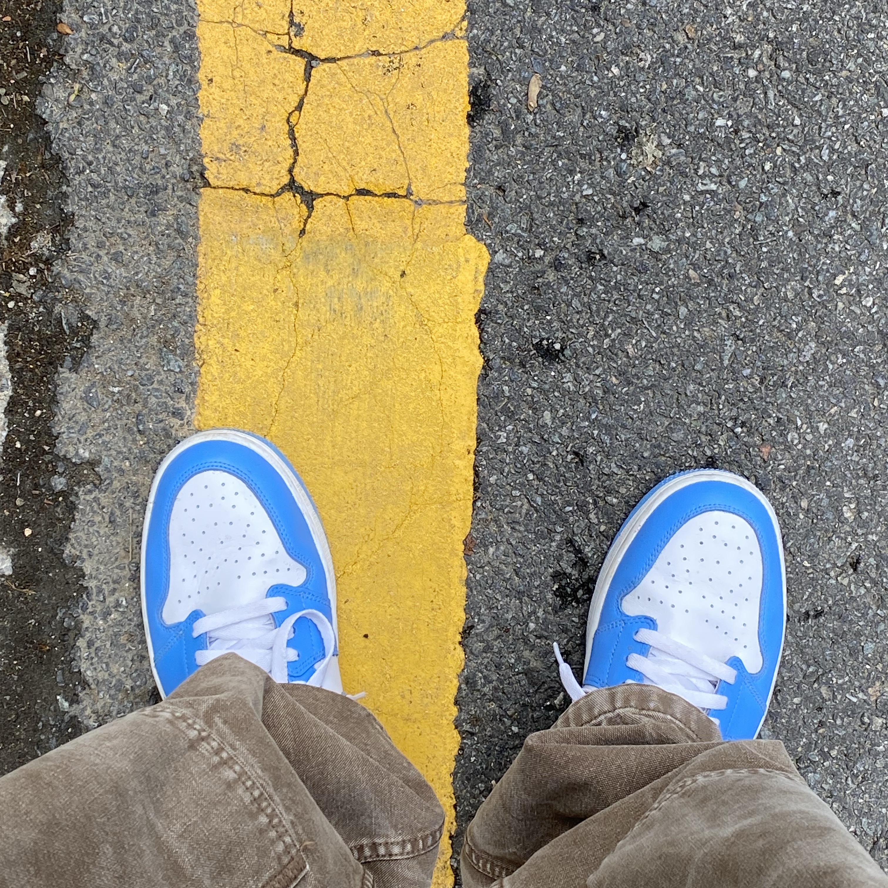 IAB Studio Wind Jacket Pack Sky Blue Silver, Jordan 1 Low Golf White and University Blue 착용 스타일 - 4