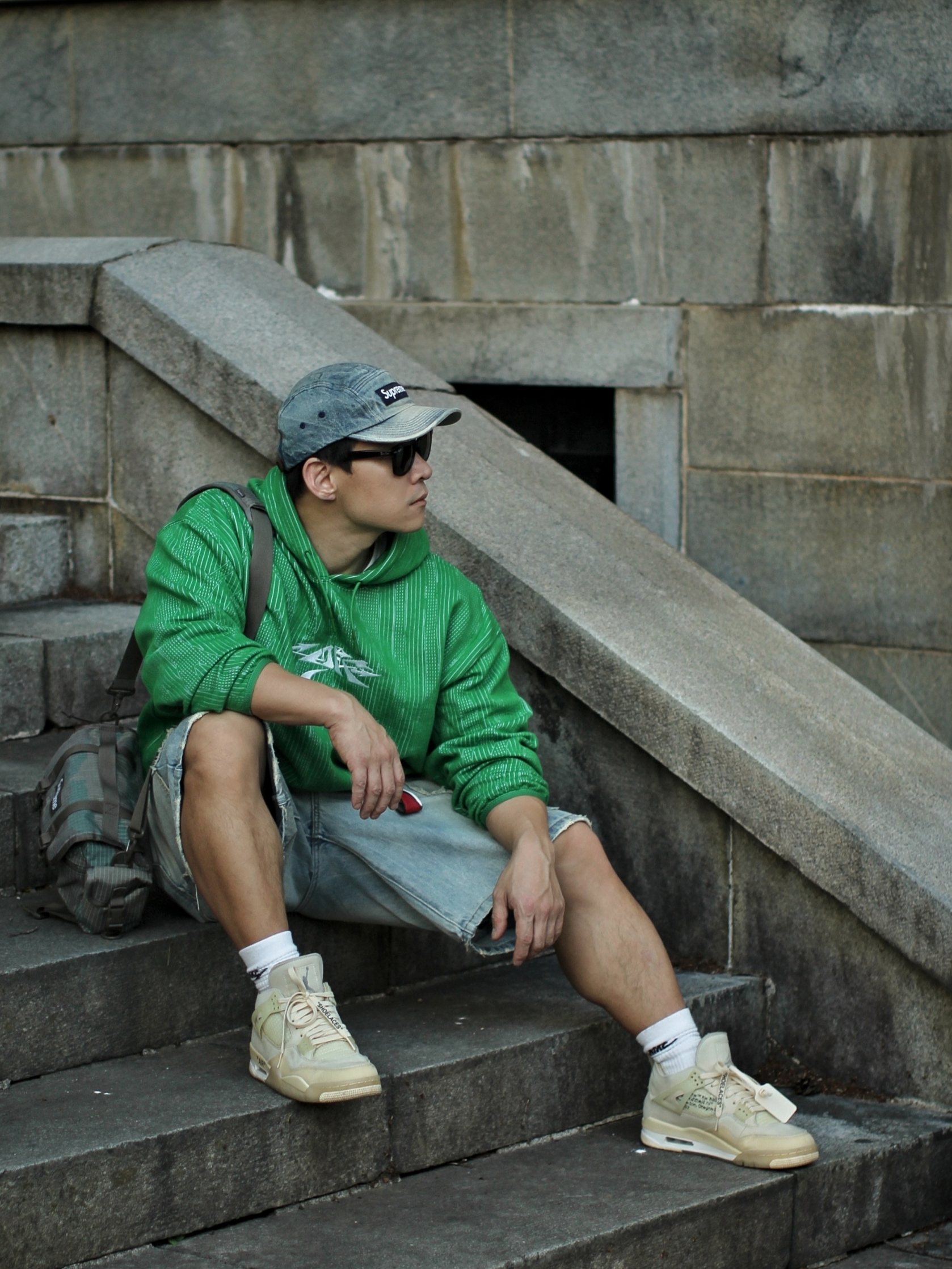 Supreme Washed Chino Twill Camp Cap Dirty Indigo - 24SS, Nike x Off-White Engineered Hoodie Kelly Green - Asia 착용 스타일 - 2