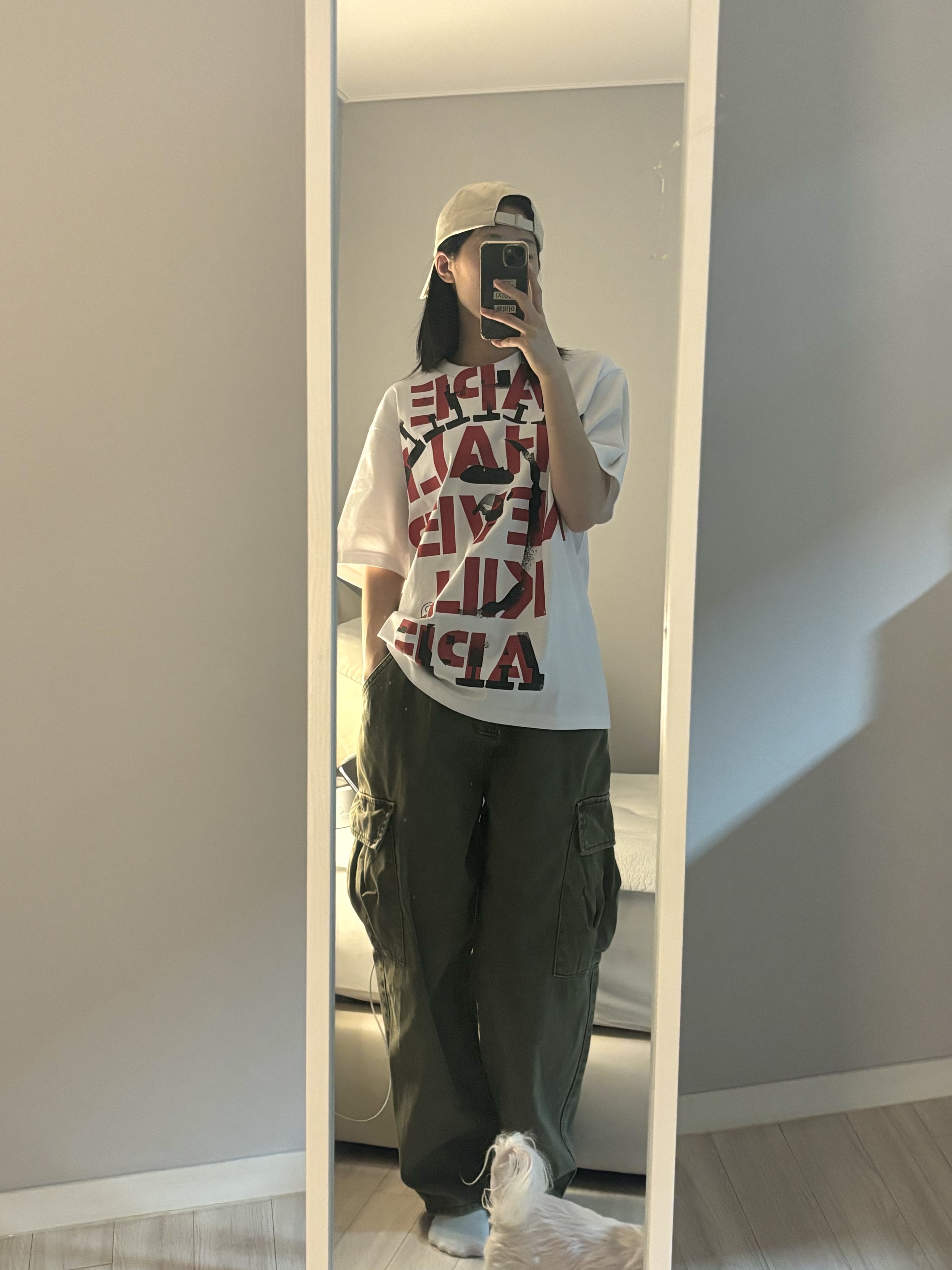 BAPE Spray Print College Relaxed Fit T-Shirt White 착용 스타일
