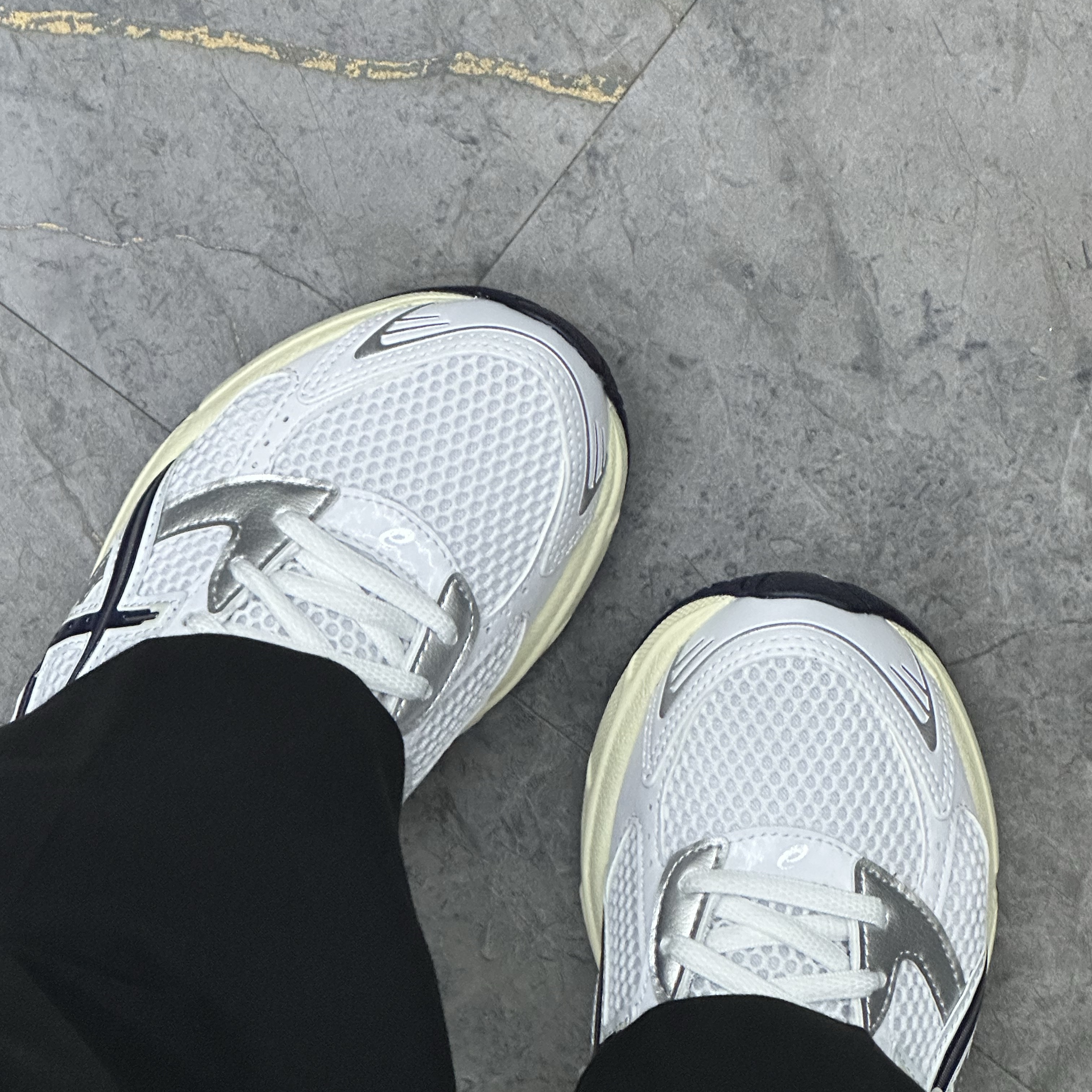 (W) Asics Gel-1130 White Midnight 착용 스타일 - 2