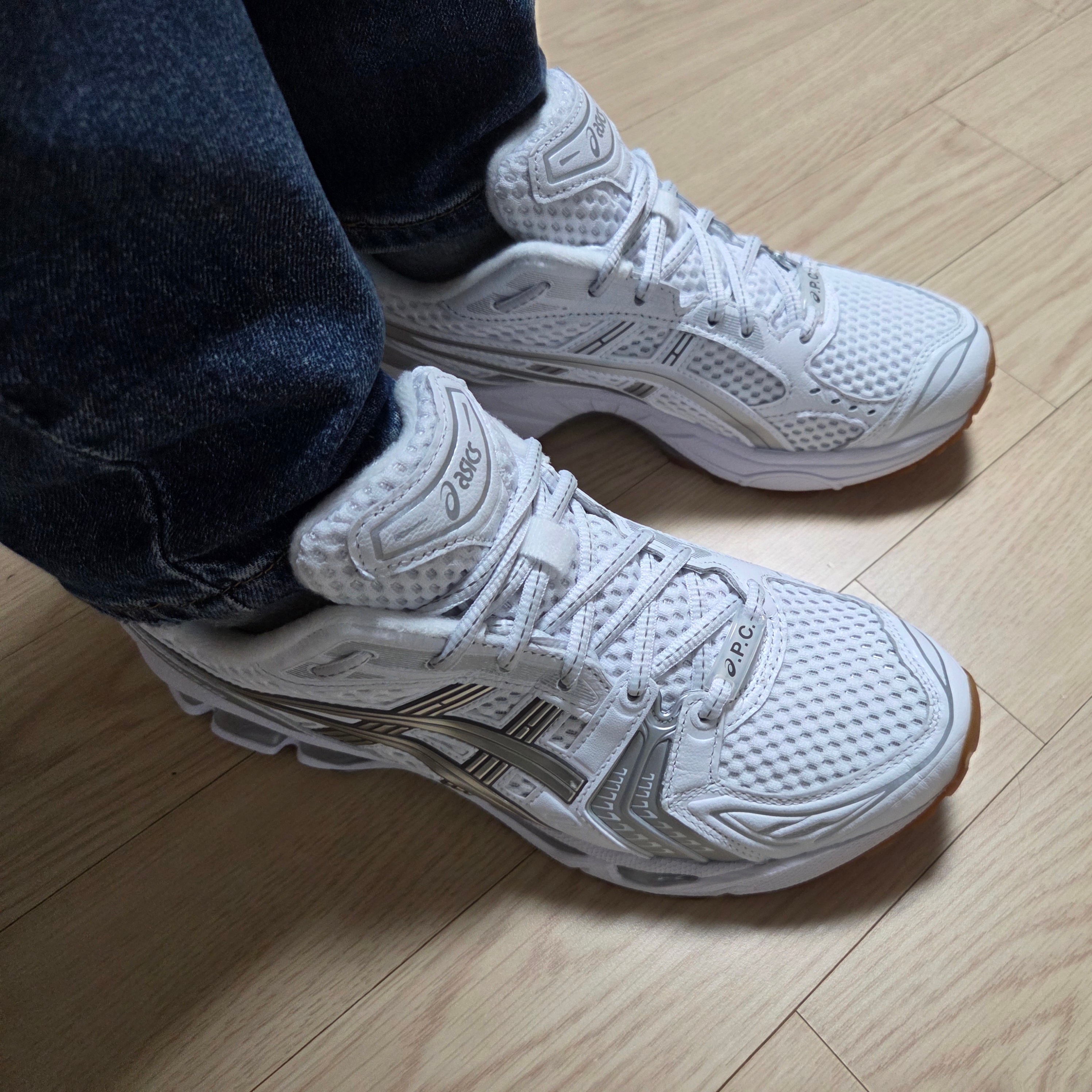 Asics x A.P.C. Gel-Kayano 14 White Pure Silver 착용 스타일