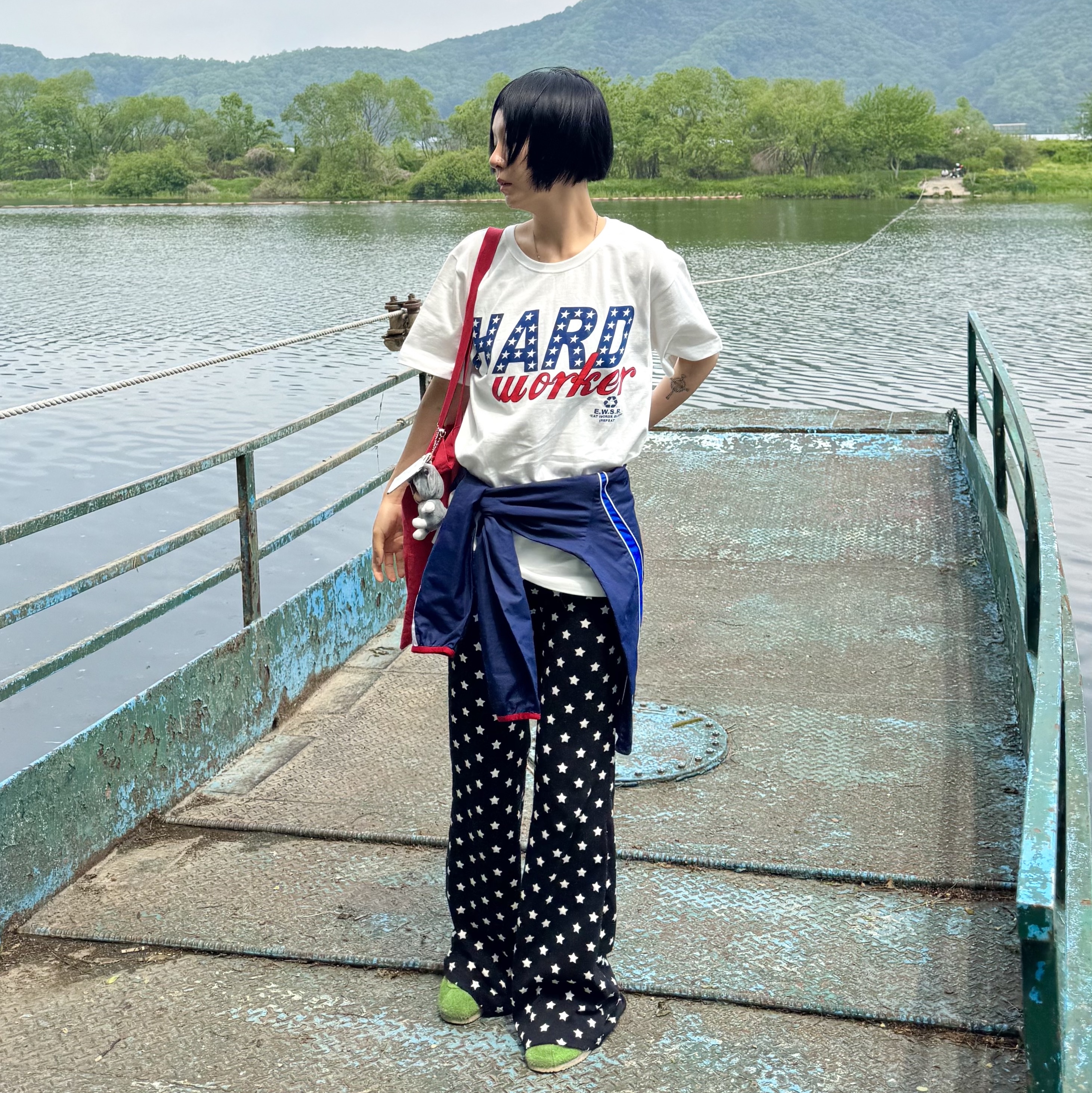 Kasual Manual Star Hard T-Shirt White 착용 스타일