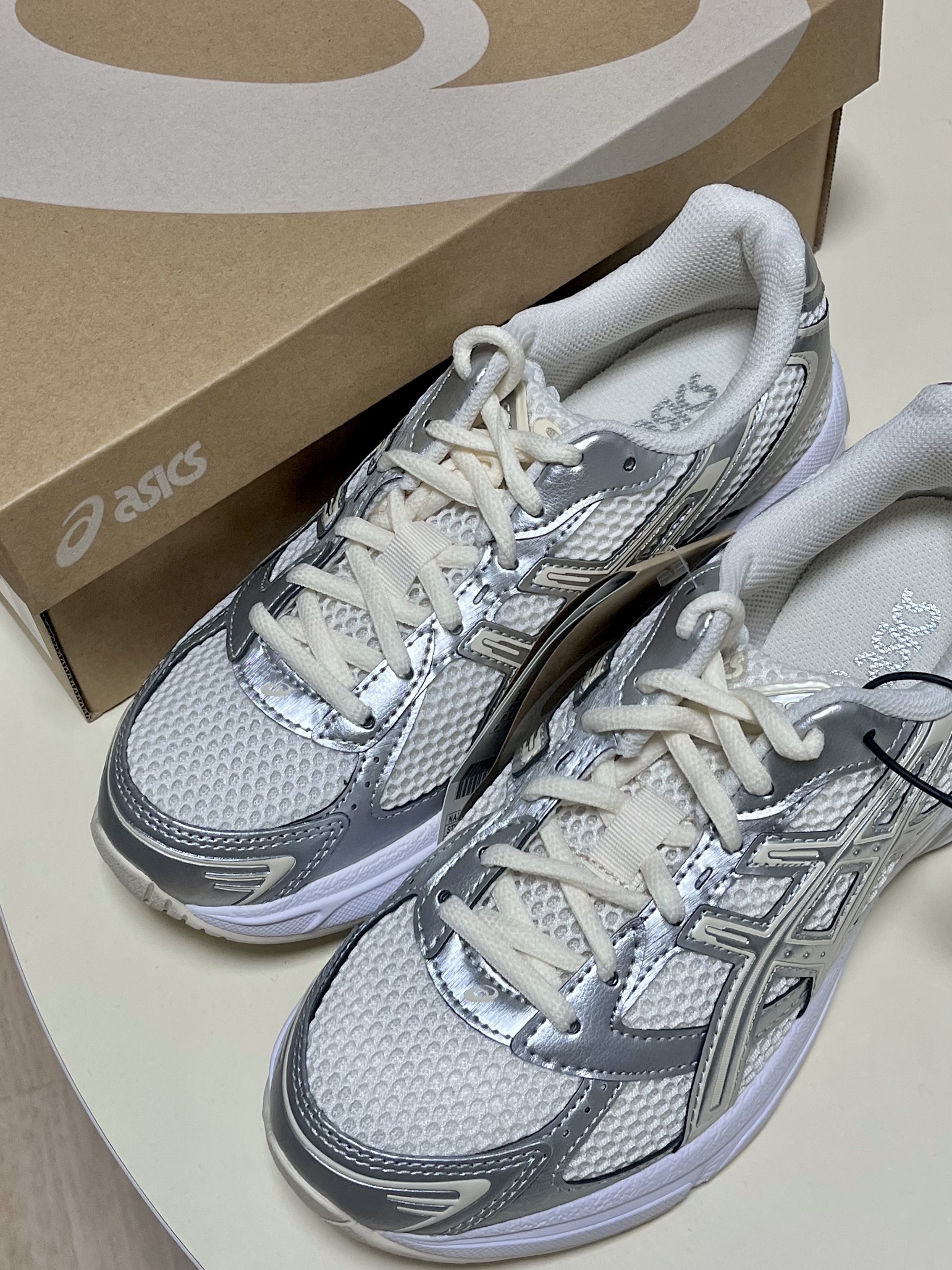 (W) Asics Gel-1130 Cream Pure Silver 착용 스타일 - 1