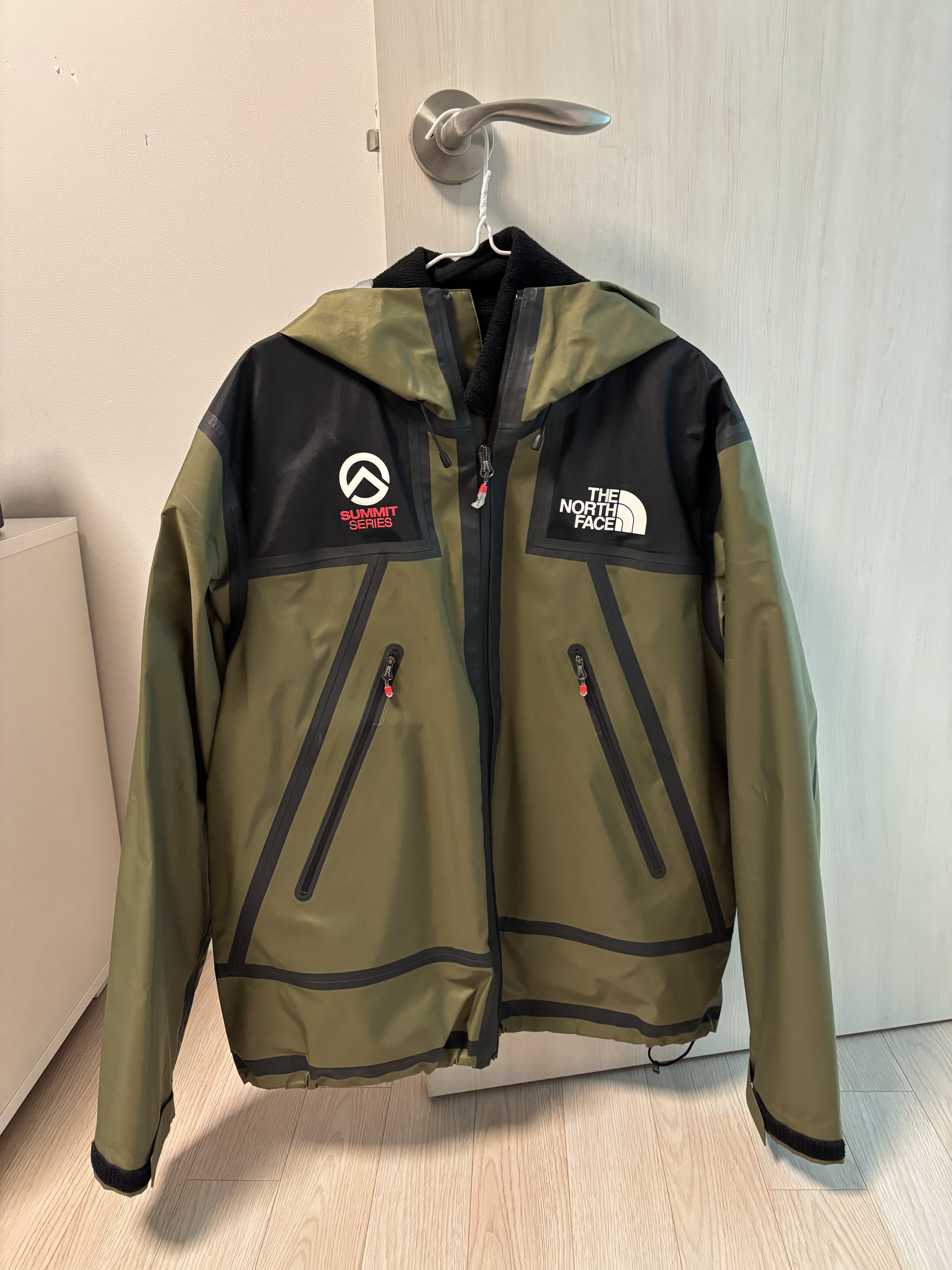 Supreme Tiger Varsity Jacket Orange - 23FW, Supreme x MM6 Maison Margiela Zip Up Hooded Sweatshirt Dark Green - 24SS 착용 스타일 - 5