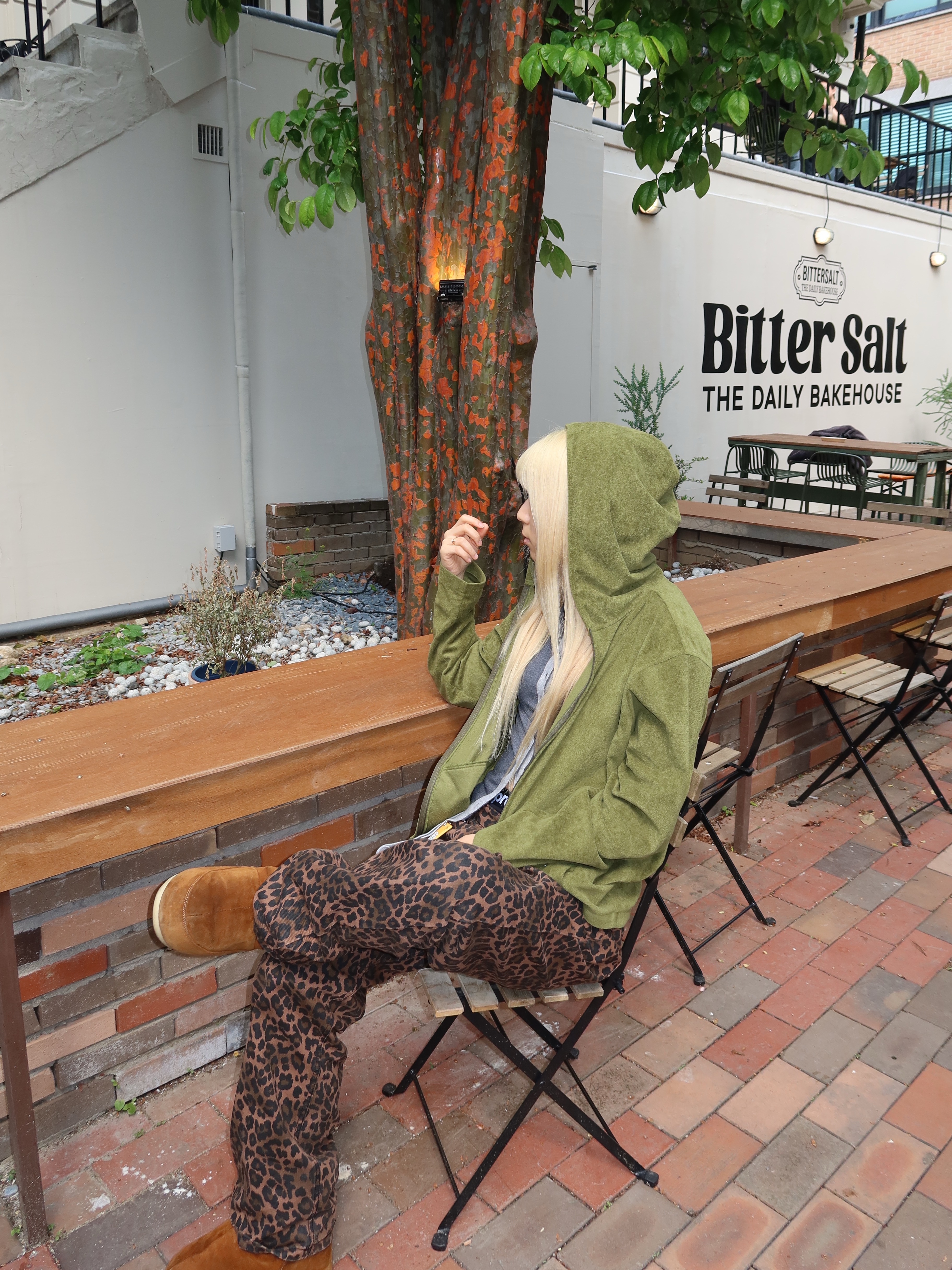 Hono Report Hooded Zip-Up Olive Green 착용 스타일 - 1