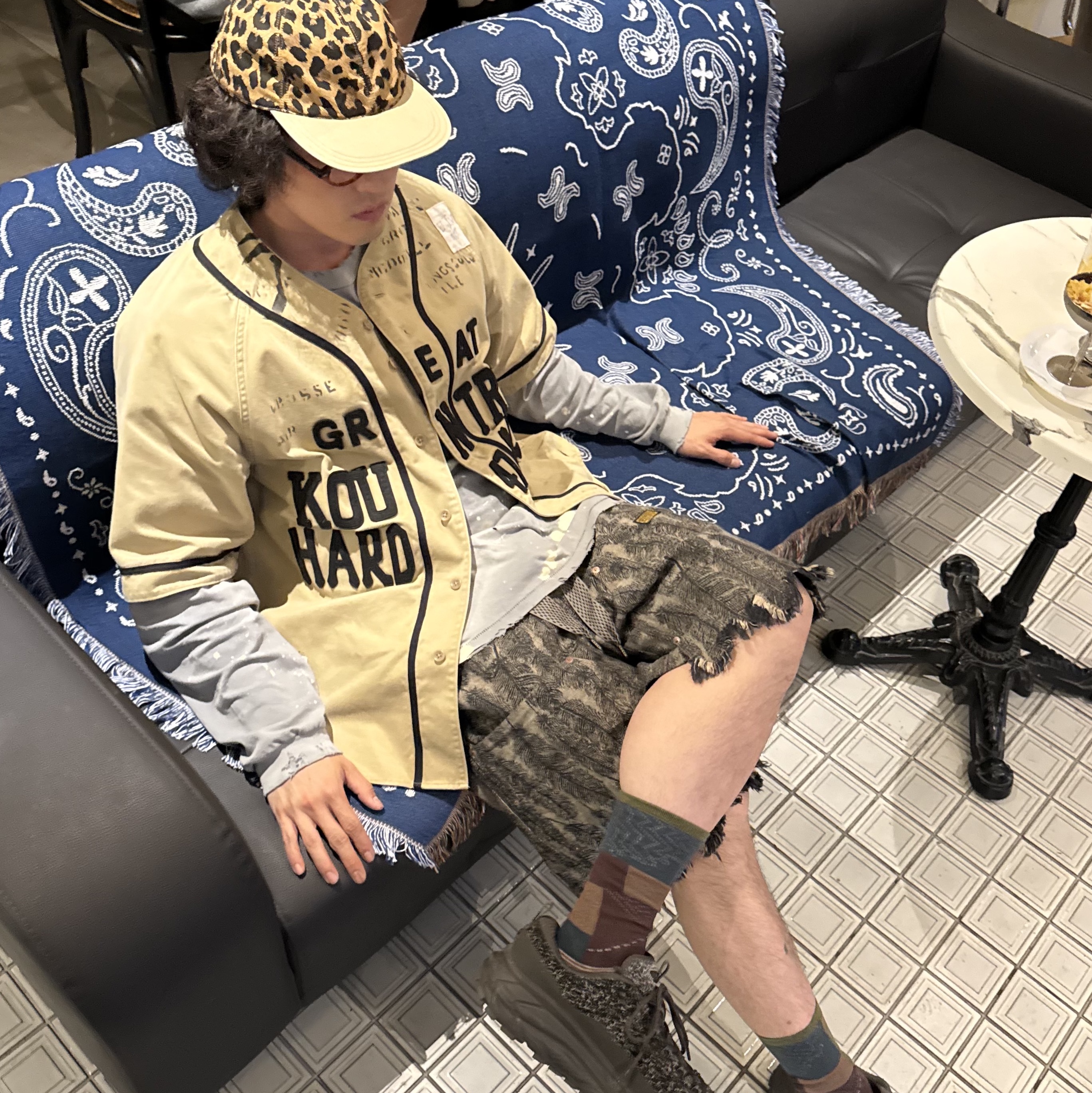 Kapital 12 oz. Magpie Denim W Knee Easy Shorts Black Beige, Kapital 144 Furoshiki Patchwork Socks Green 착용 스타일 - 1