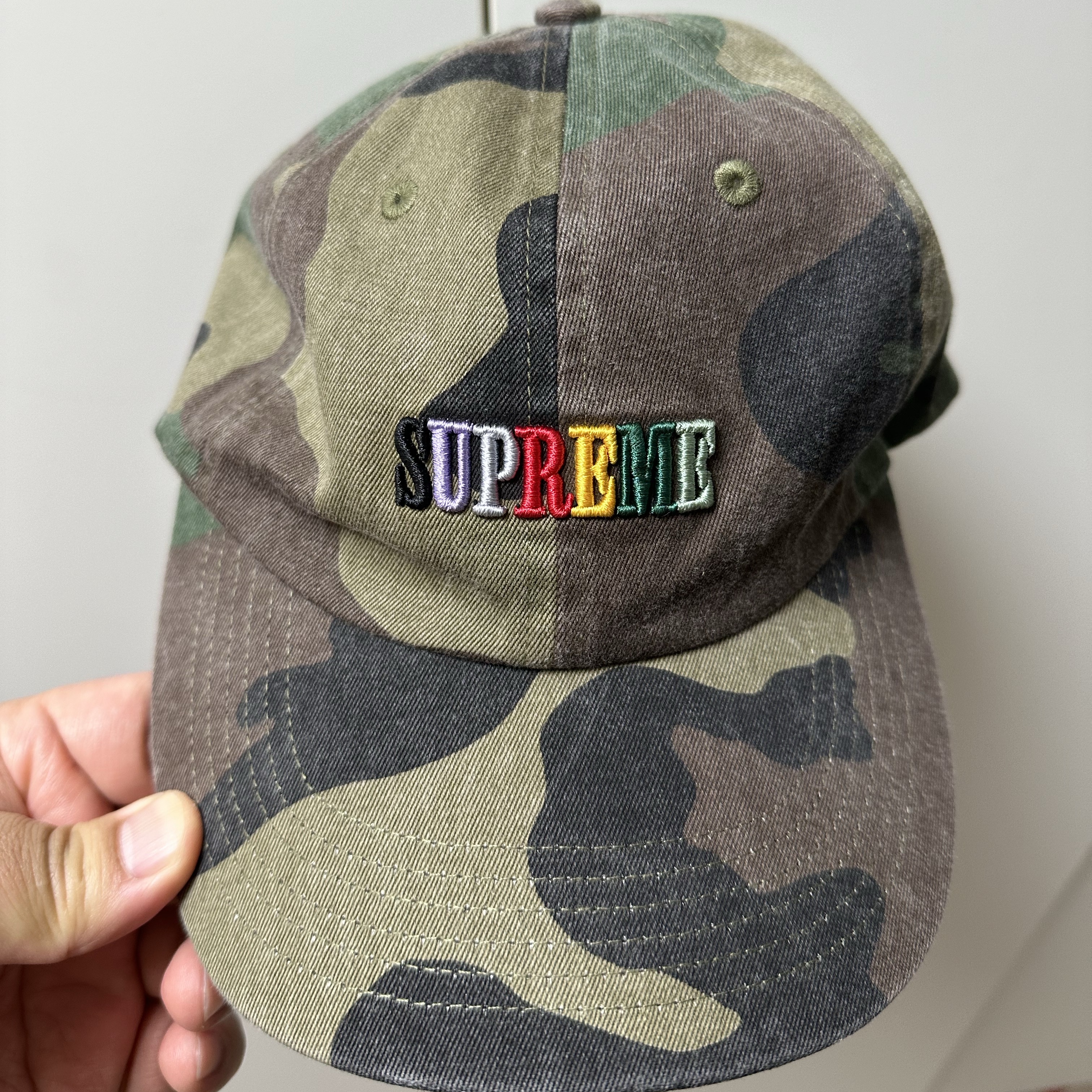 Supreme Pigment Dye 6-Panel Woodland Camo - 25SS 착용 스타일