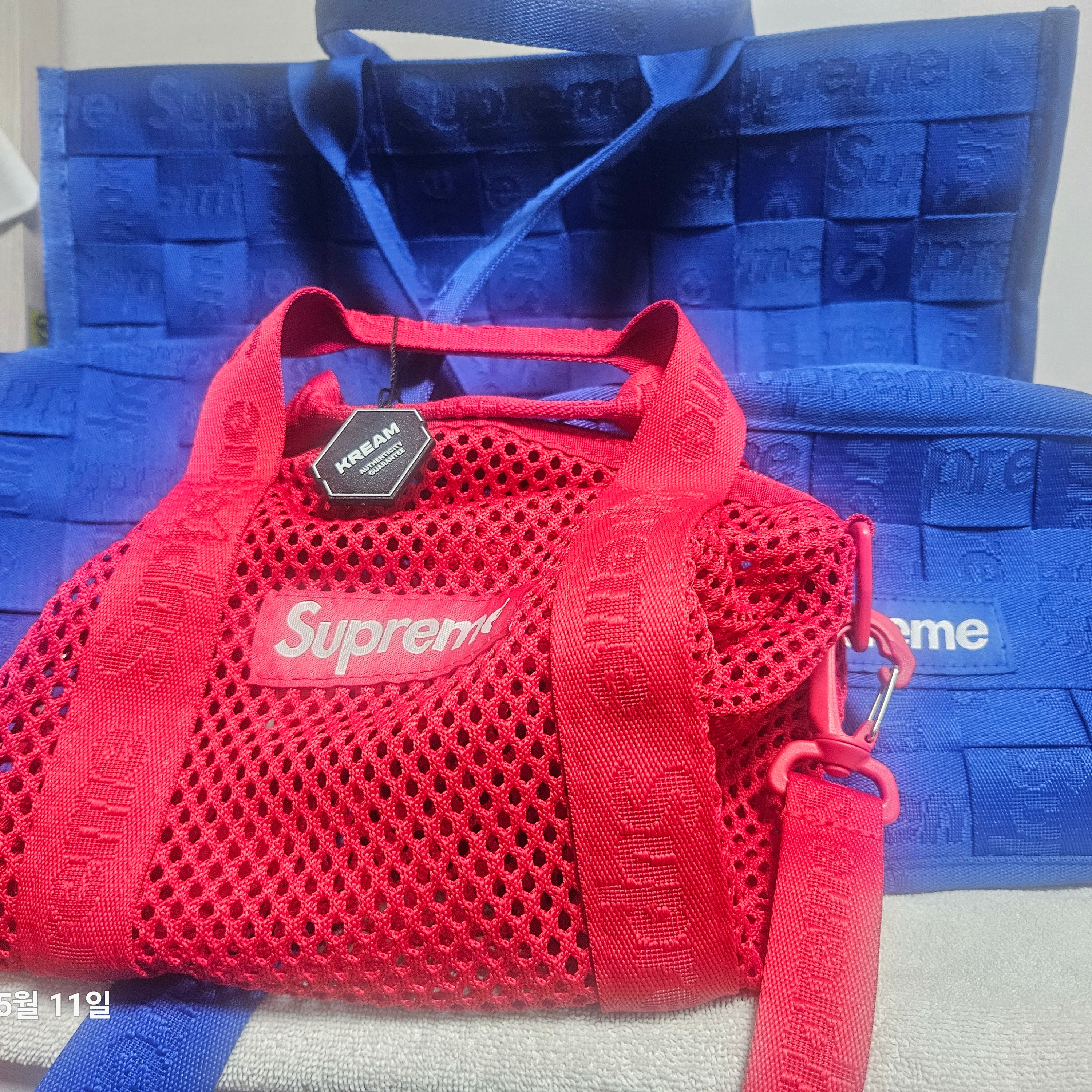 Supreme Mesh Mini Duffle Bag Red - 25SS 착용 스타일