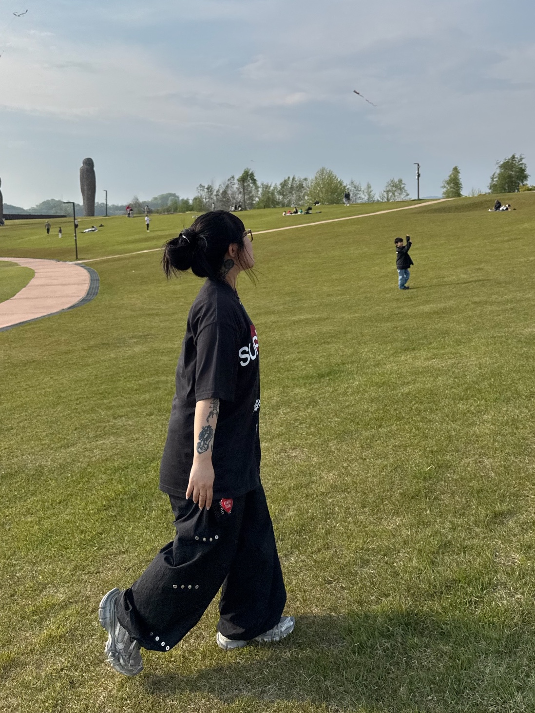 Supreme Announcing T-Shirt Black - 25SS, Balenciaga 3XL Sneakers Light Beige 착용 스타일 - 2