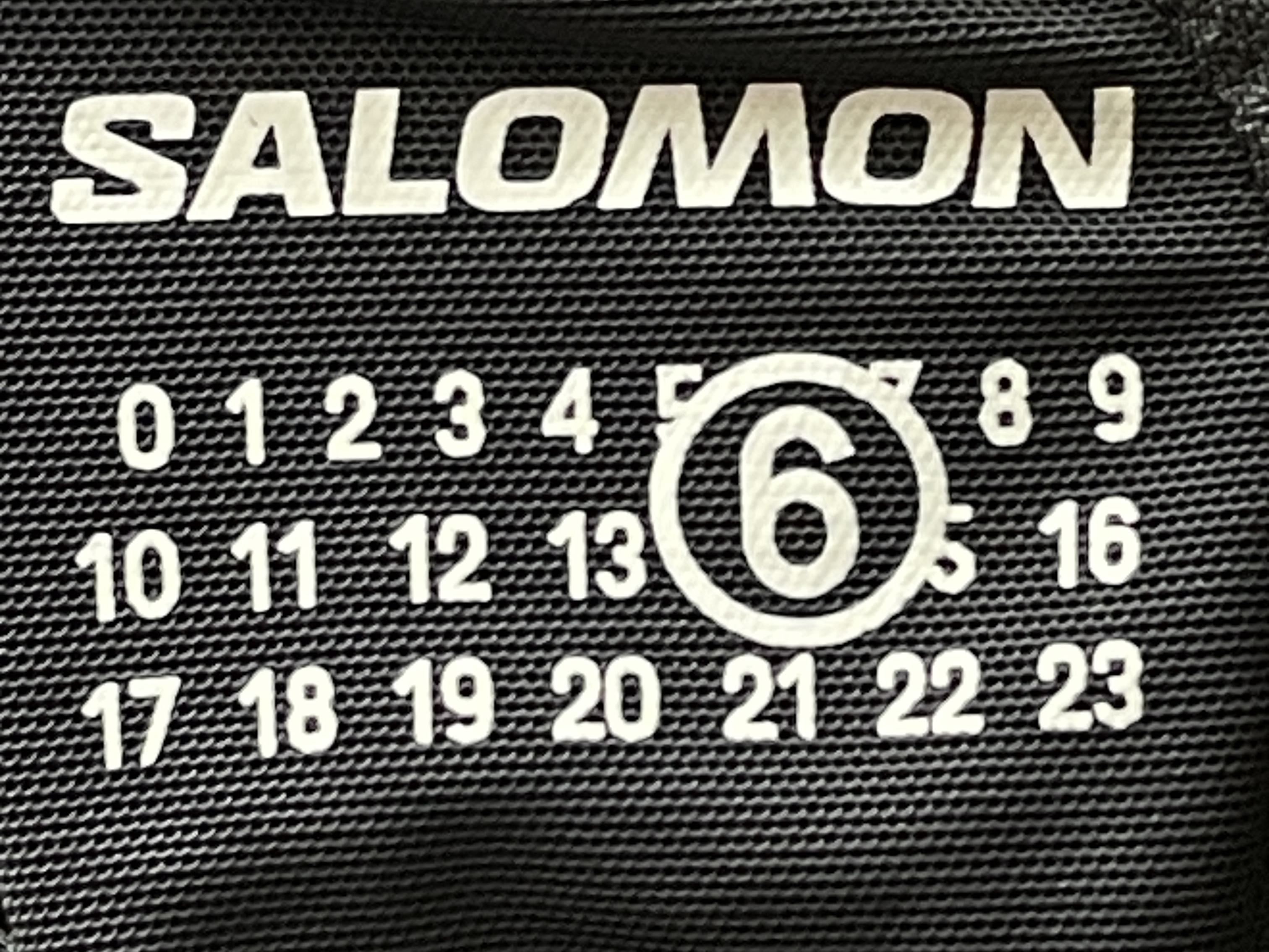 Salomon x MM6 Maison Margiela XT-15 Black, Salomon x MM6 Maison Margiela Gilet Black 착용 스타일 - 3