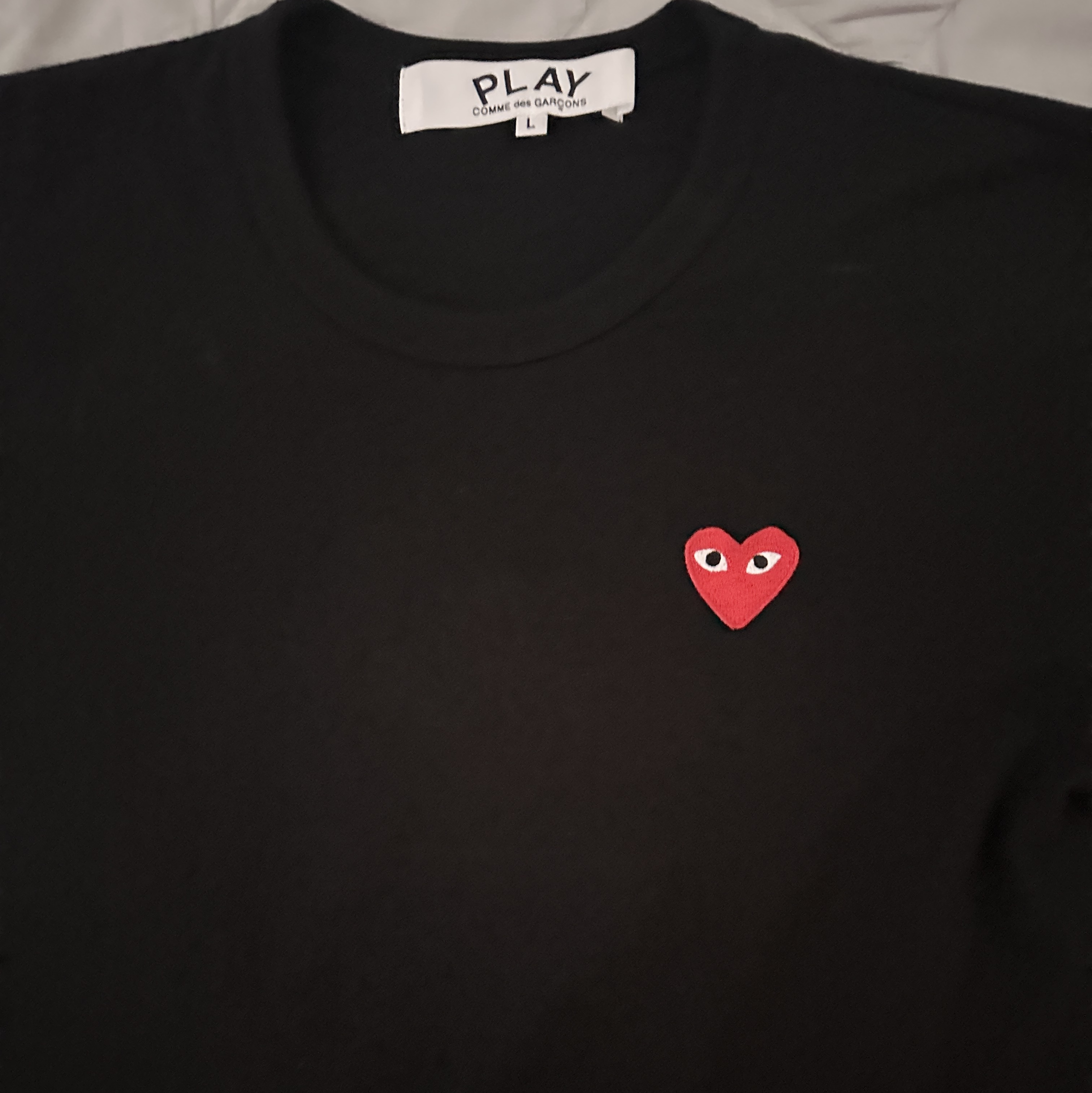 Play Comme des Garcons Red Heart T-Shirt Black 착용 스타일