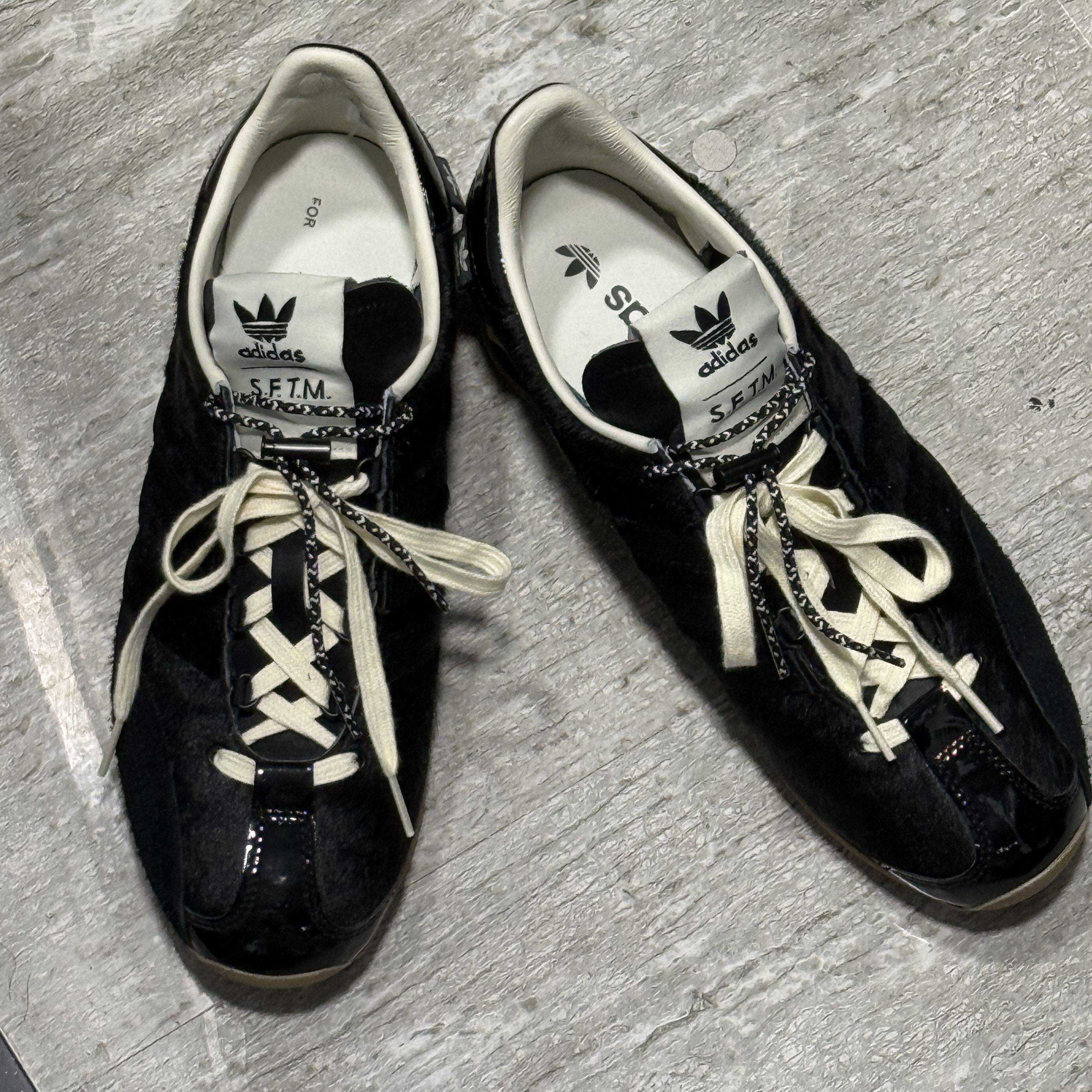 Adidas x Song for the Mute Country OG Core Black Cream White 착용 스타일 - 1