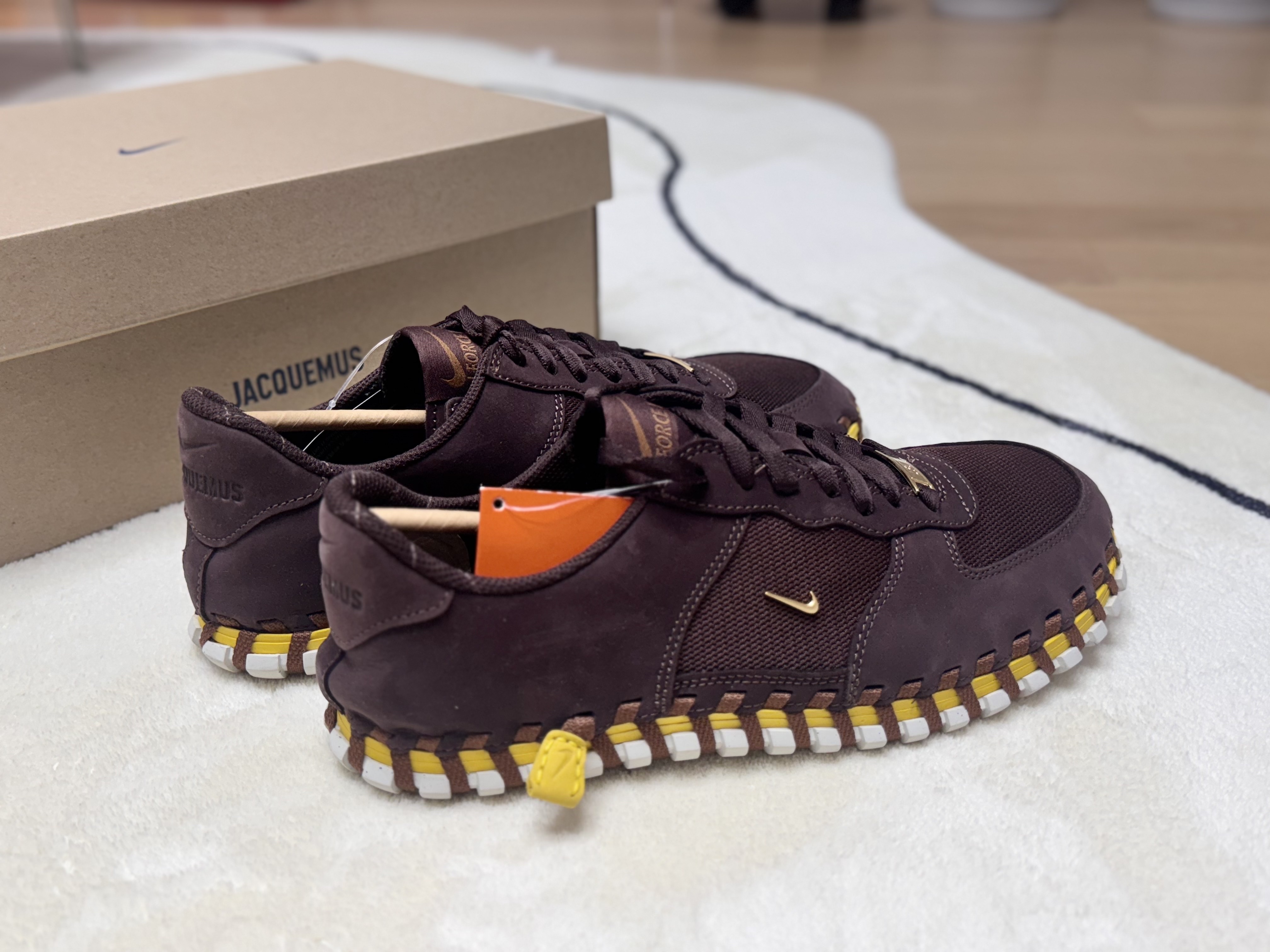 Nike x Jacquemus J Force 1 Low LX SP Earth 착용 스타일 - 2