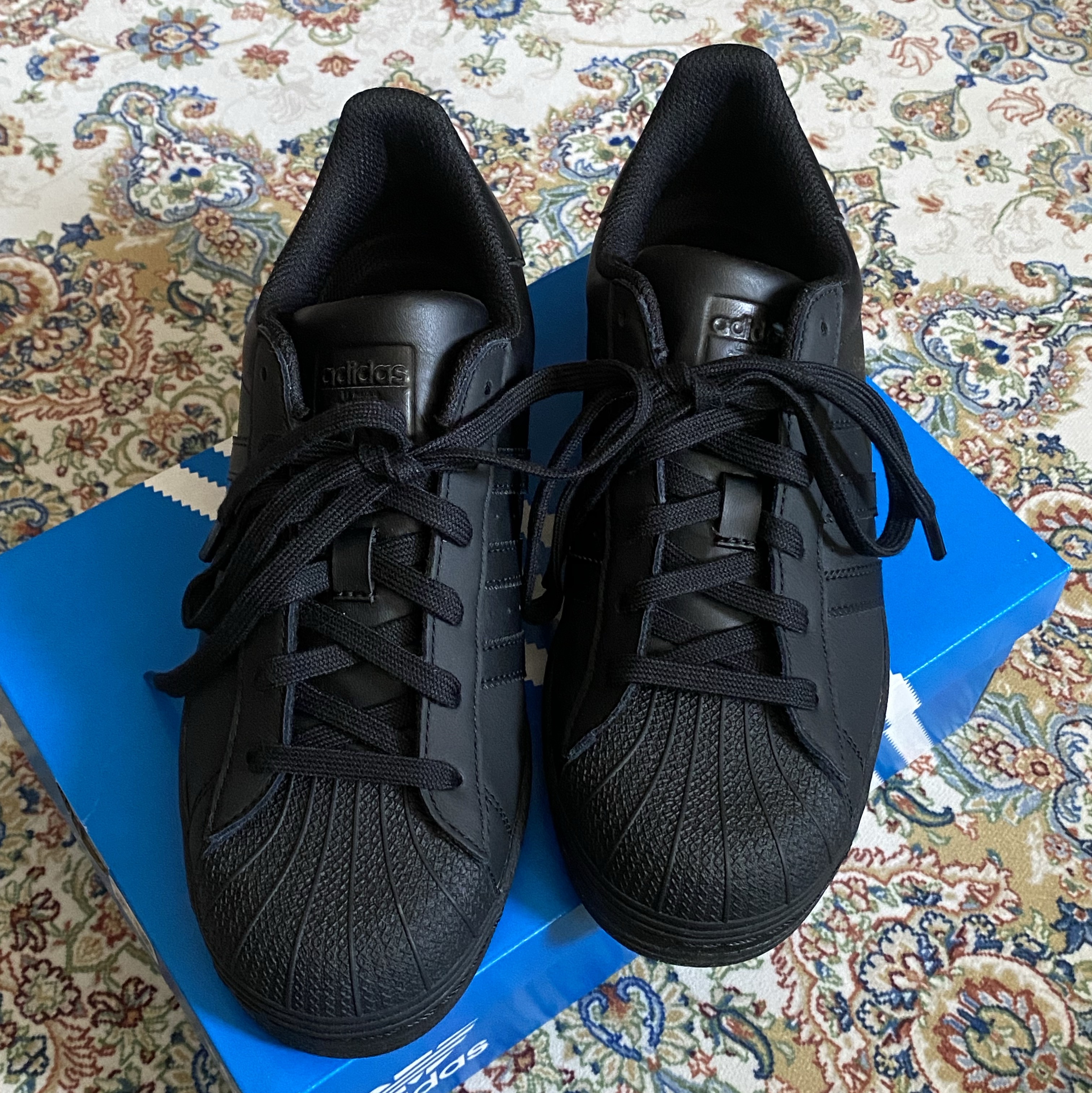 Adidas Superstar Triple Black 착용 스타일 - 3