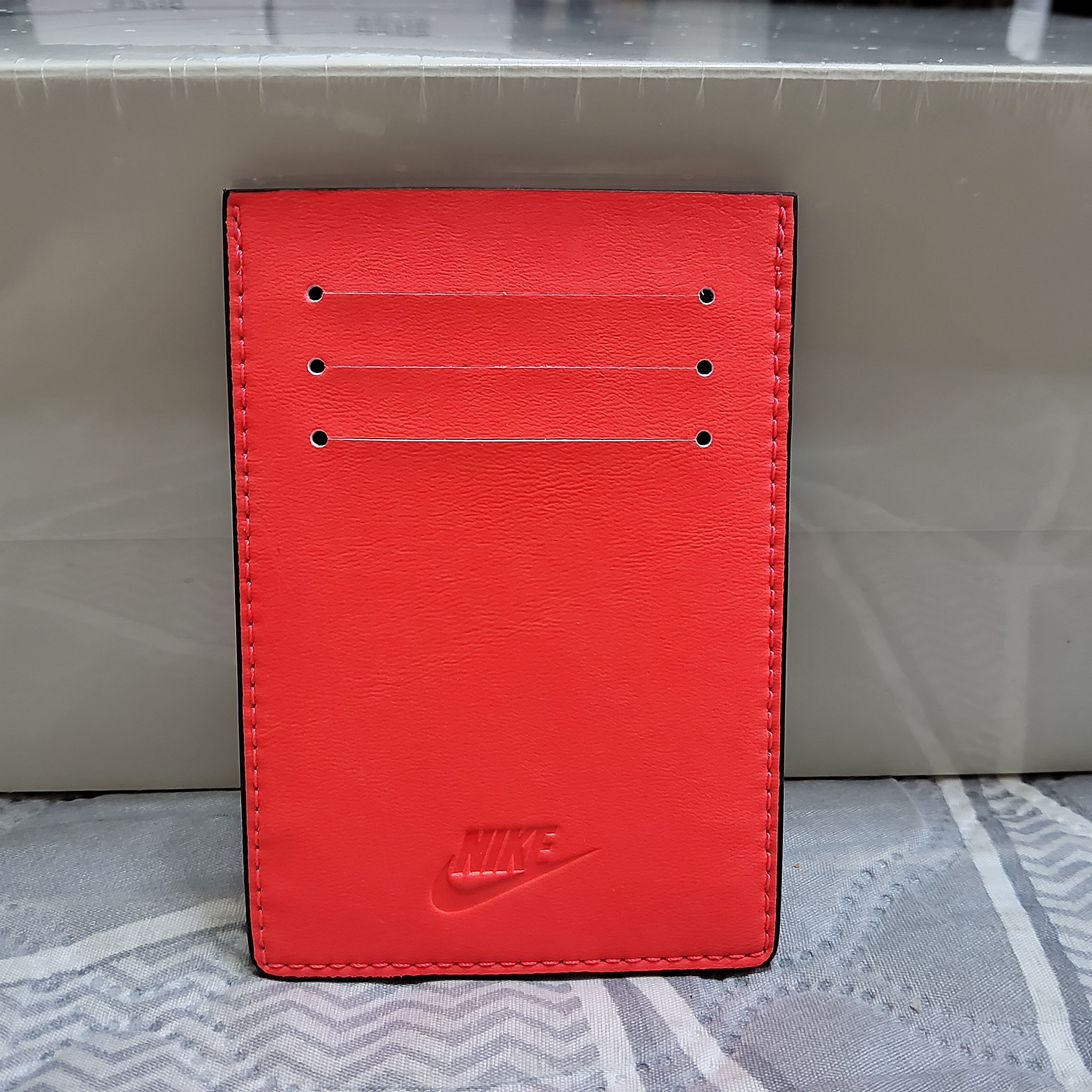 Nike Icon Air Max 90 Card Wallet Neutral Grey 착용 스타일 - 4